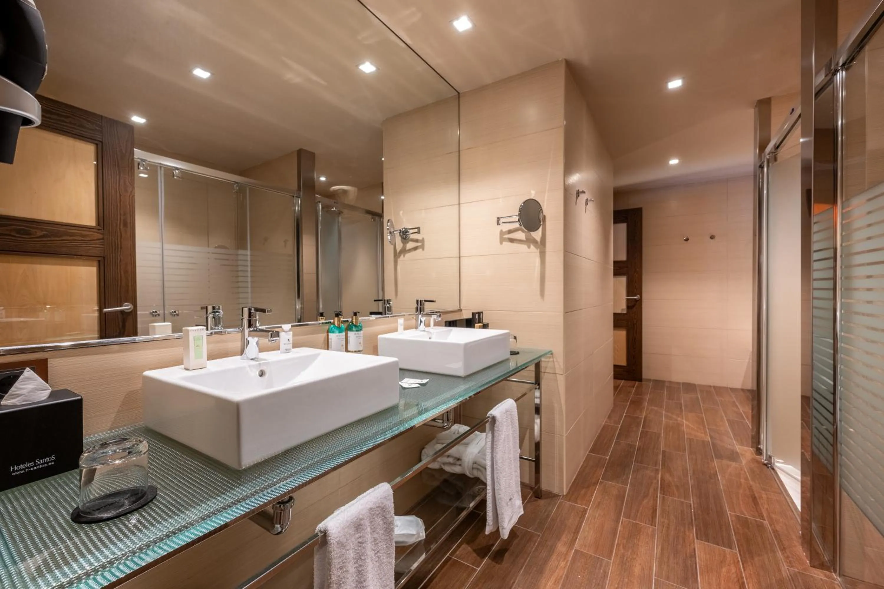 Bathroom in Hotel Val de Neu G.L.