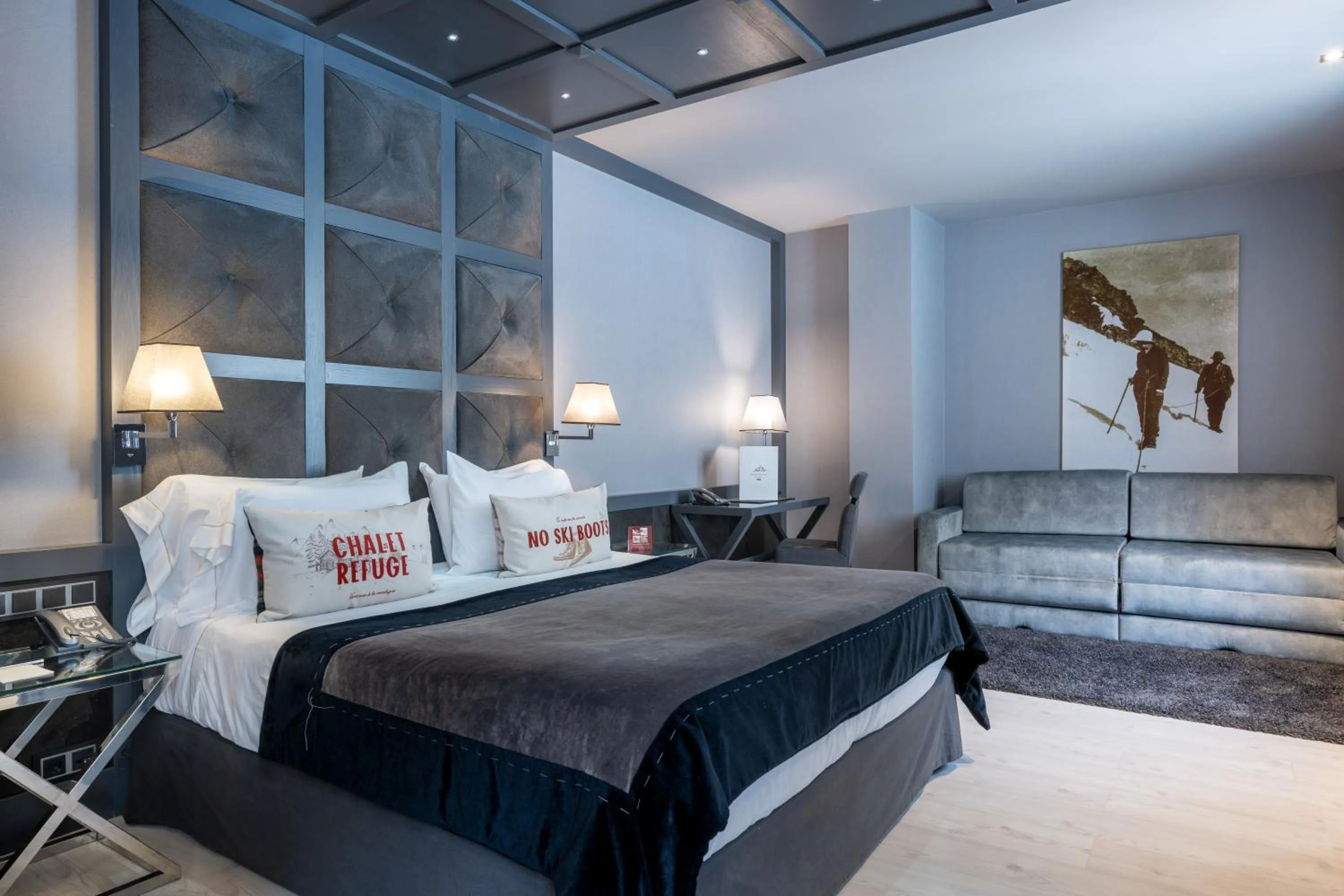 Bed in Hotel Val de Neu G.L.