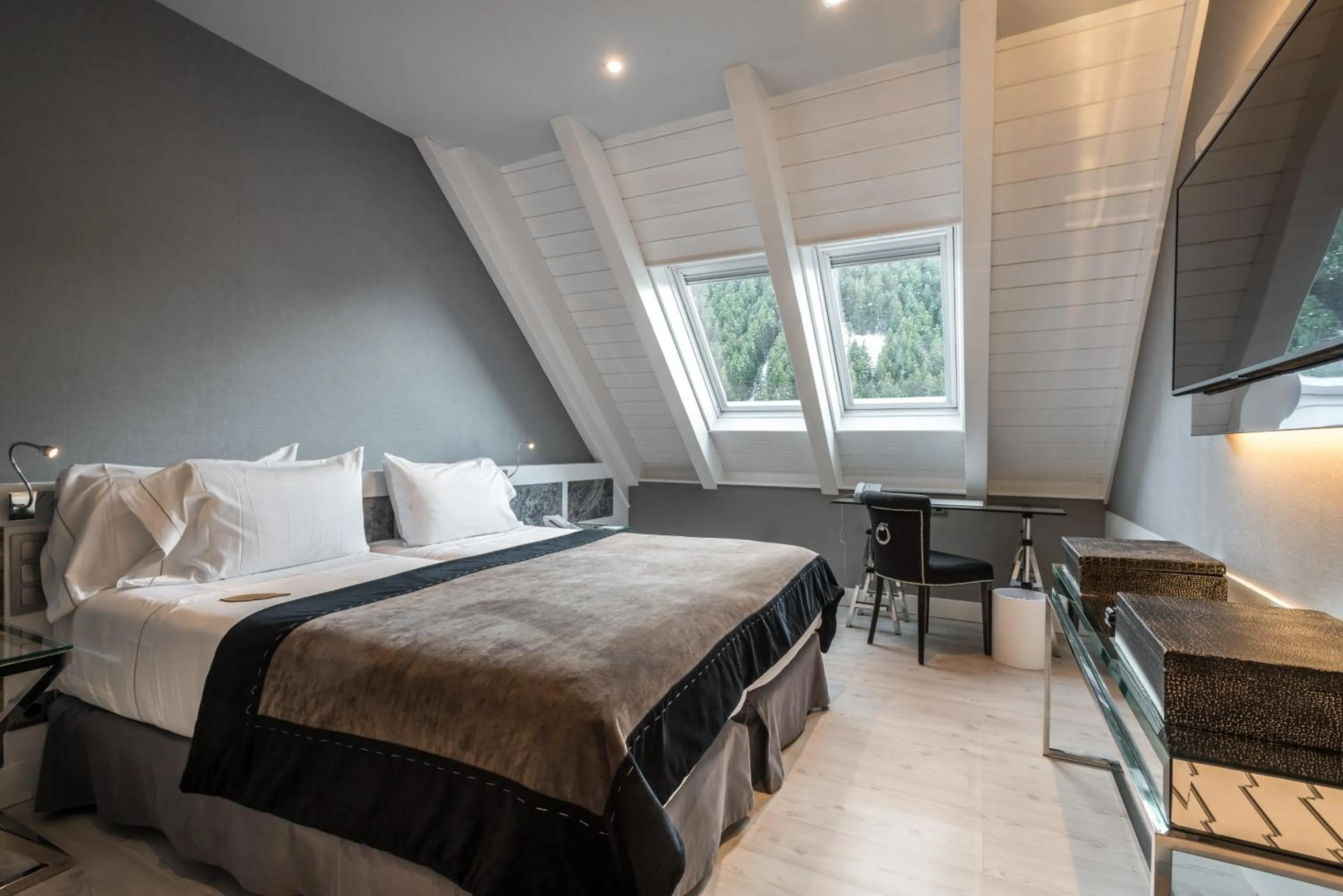 Bed in Hotel Val de Neu G.L.