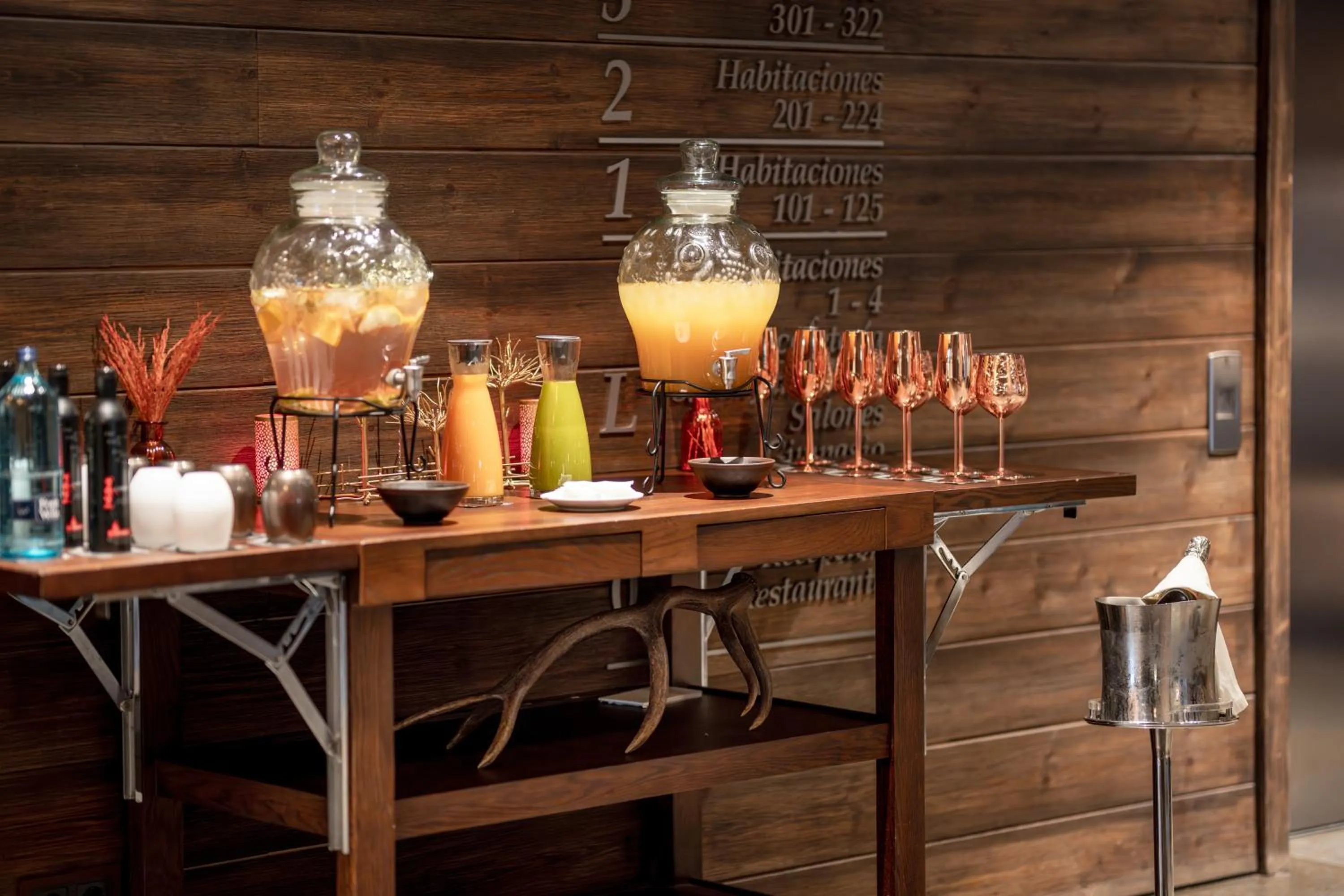 Drinks in Hotel Val de Neu G.L.