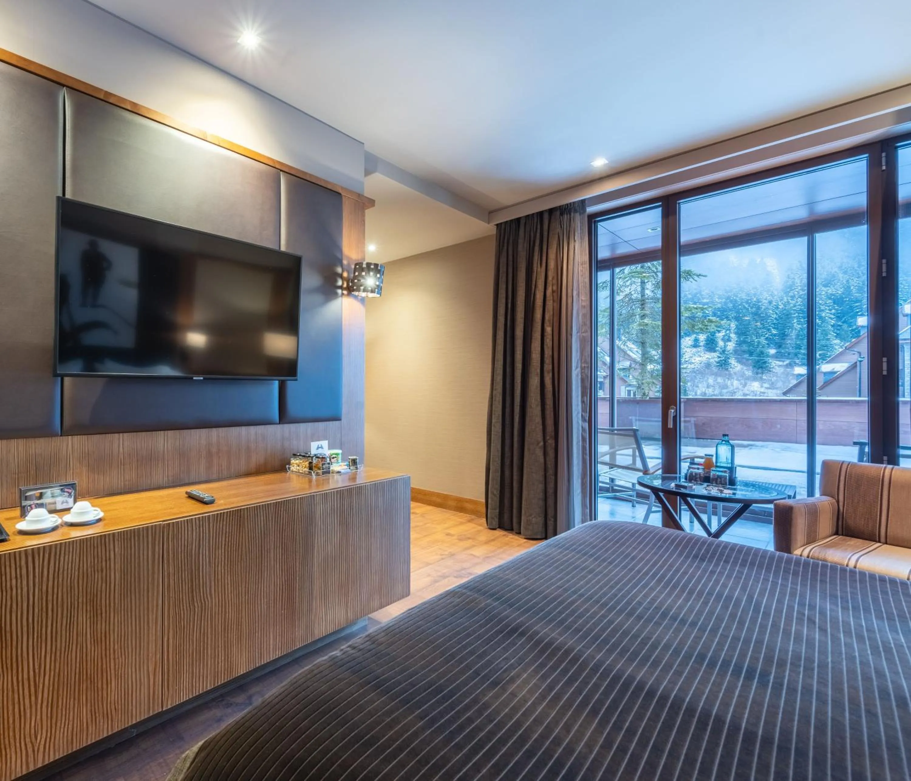 Photo of the whole room in Hotel Val de Neu G.L.