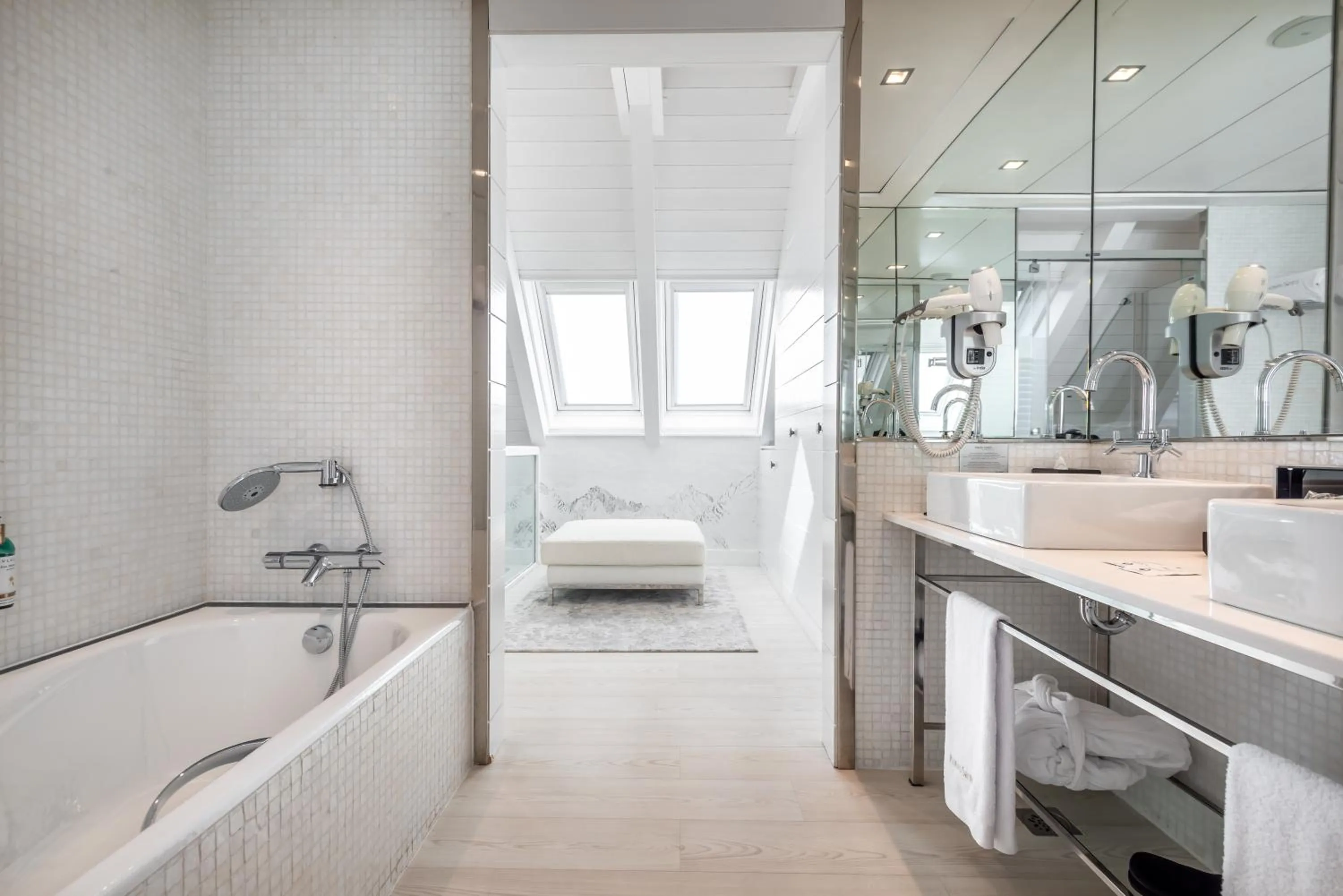 Bathroom in Hotel Val de Neu G.L.