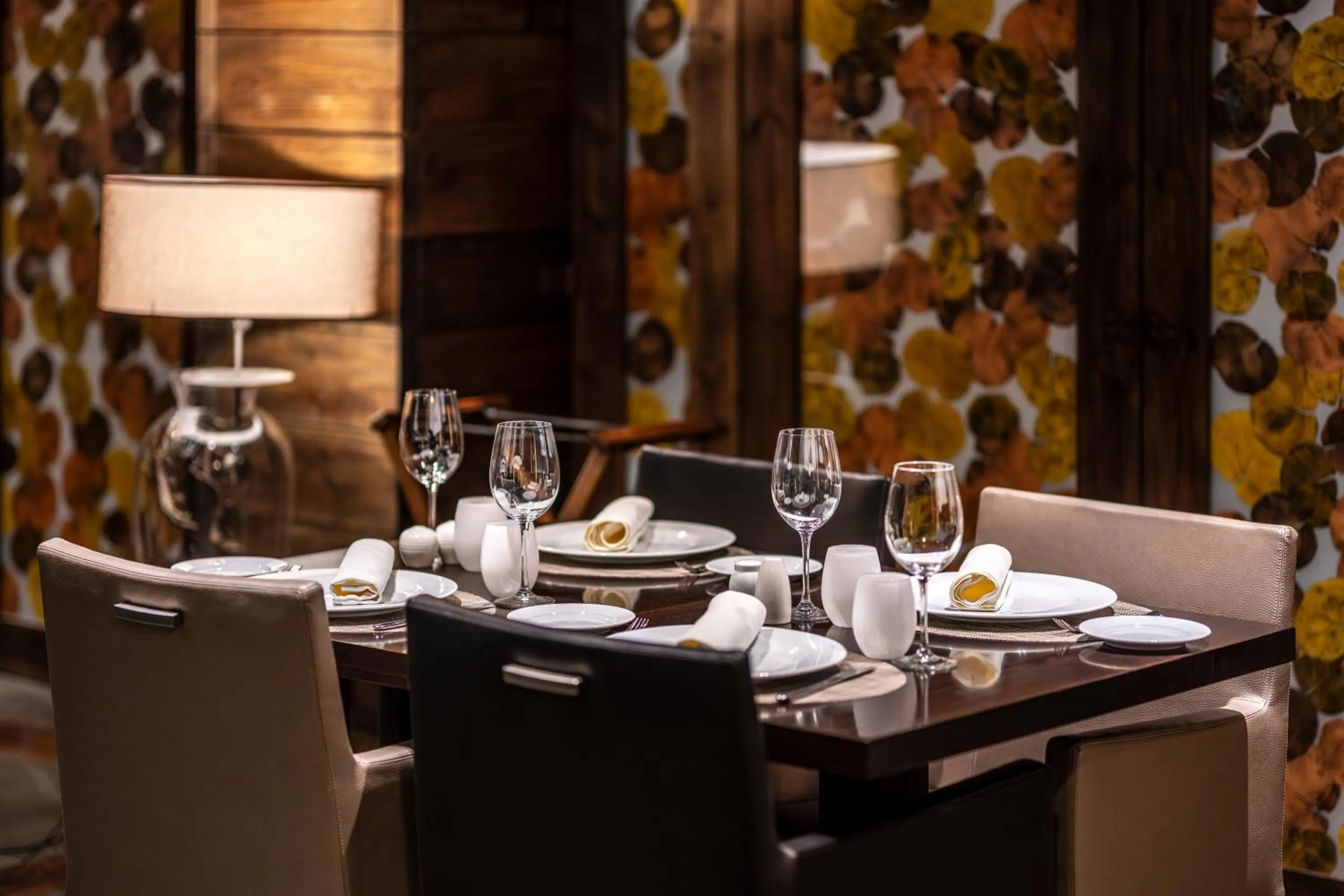 Restaurant/places to eat in Hotel Val de Neu G.L.