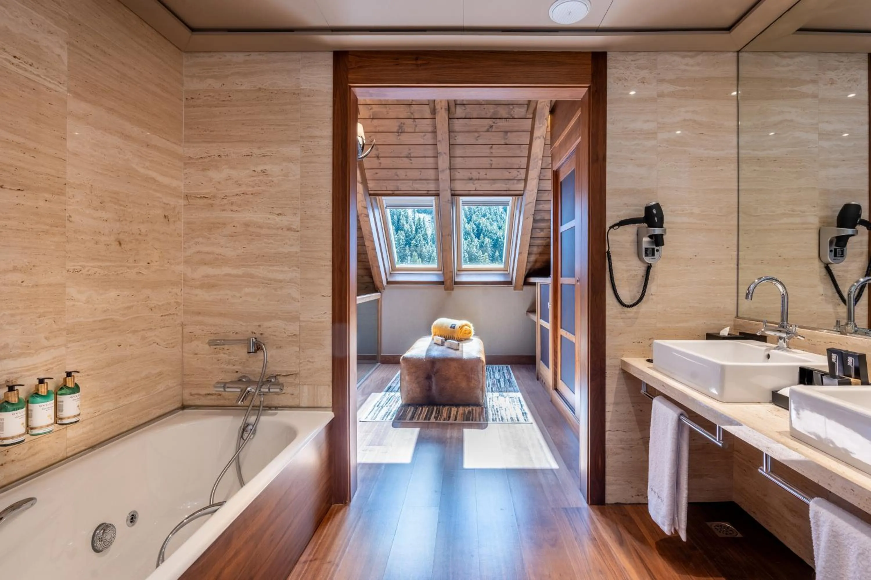 Bathroom in Hotel Val de Neu G.L.