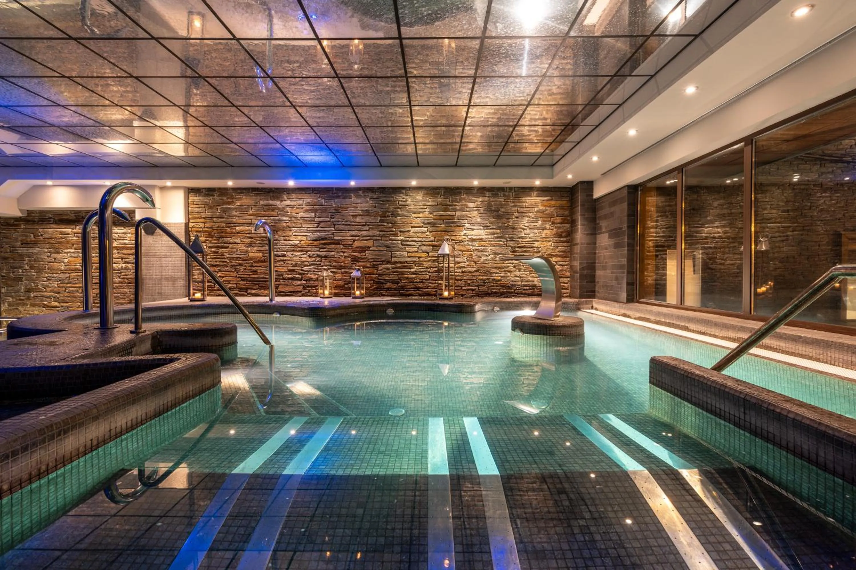 Hot Tub in Hotel Val de Neu G.L.