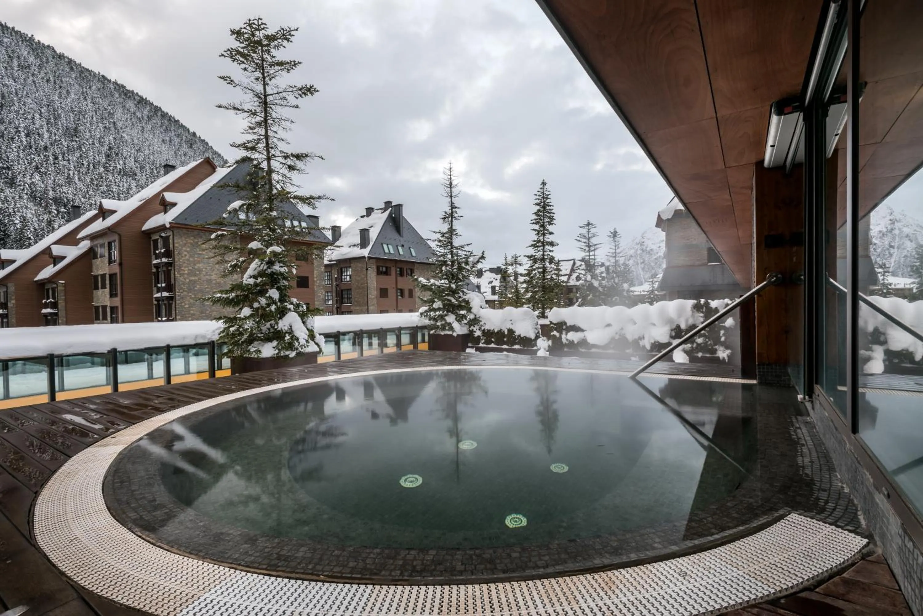 Hot Tub in Hotel Val de Neu G.L.