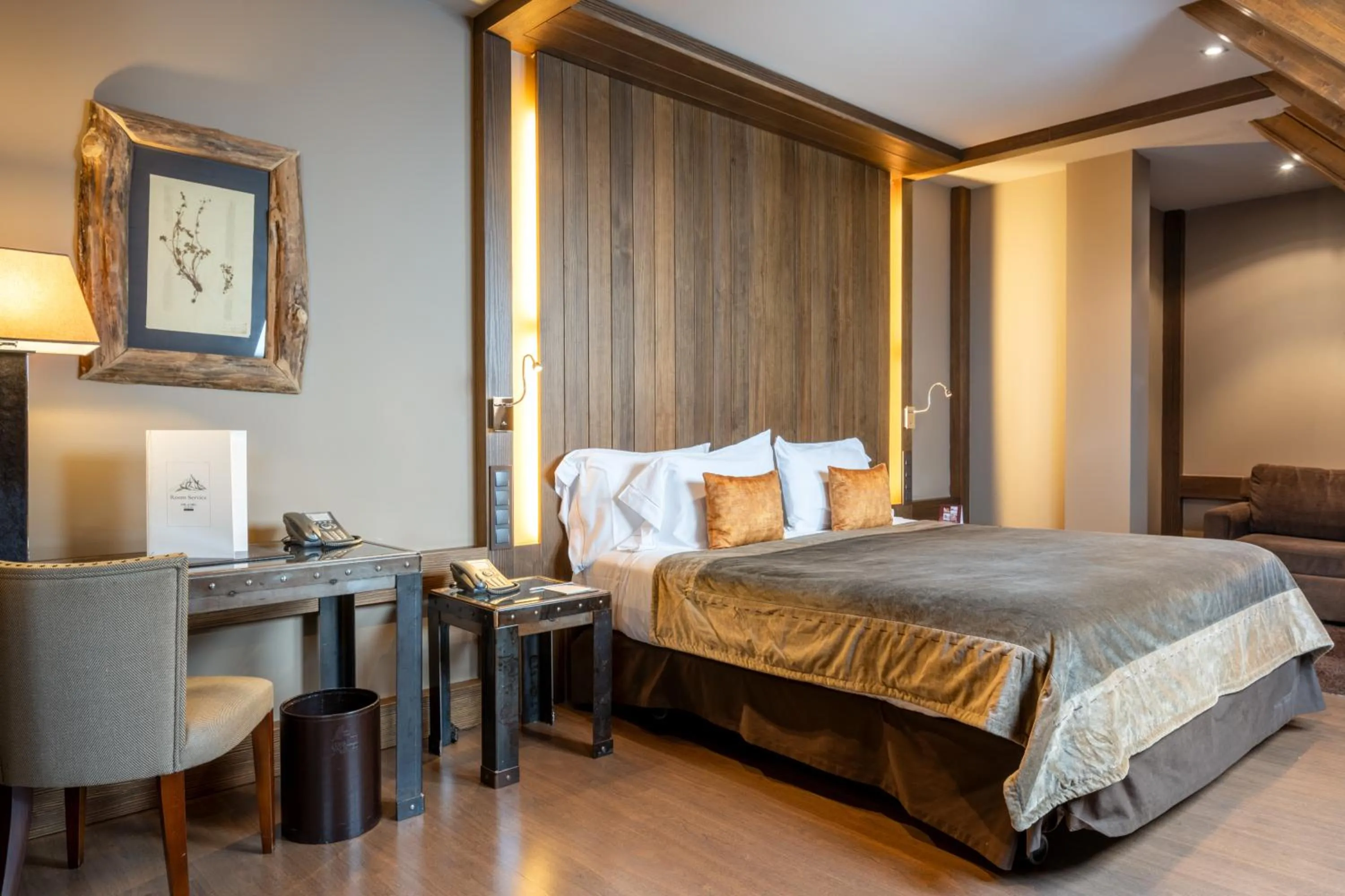 Bed in Hotel Val de Neu G.L.