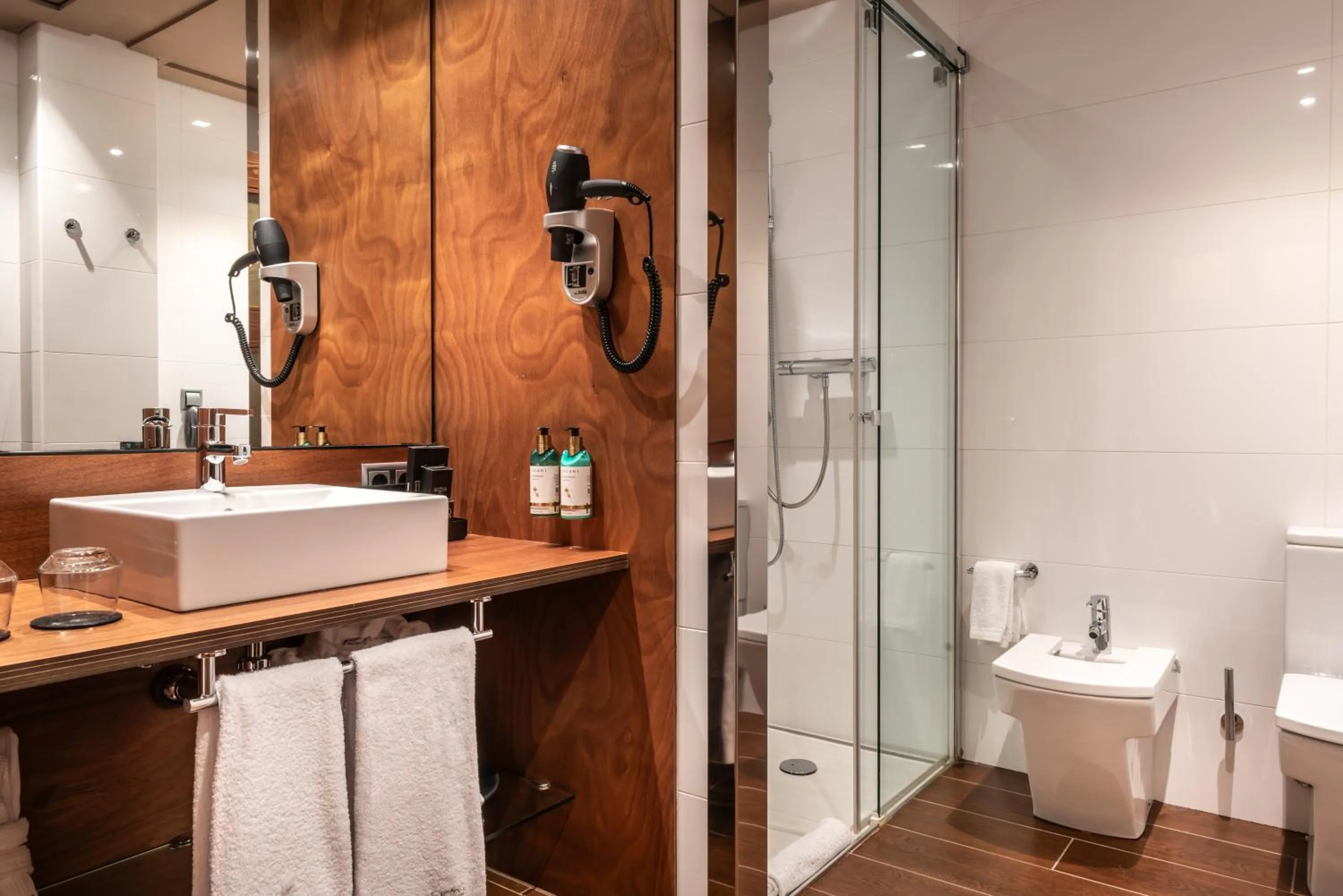 Bathroom in Hotel Val de Neu G.L.