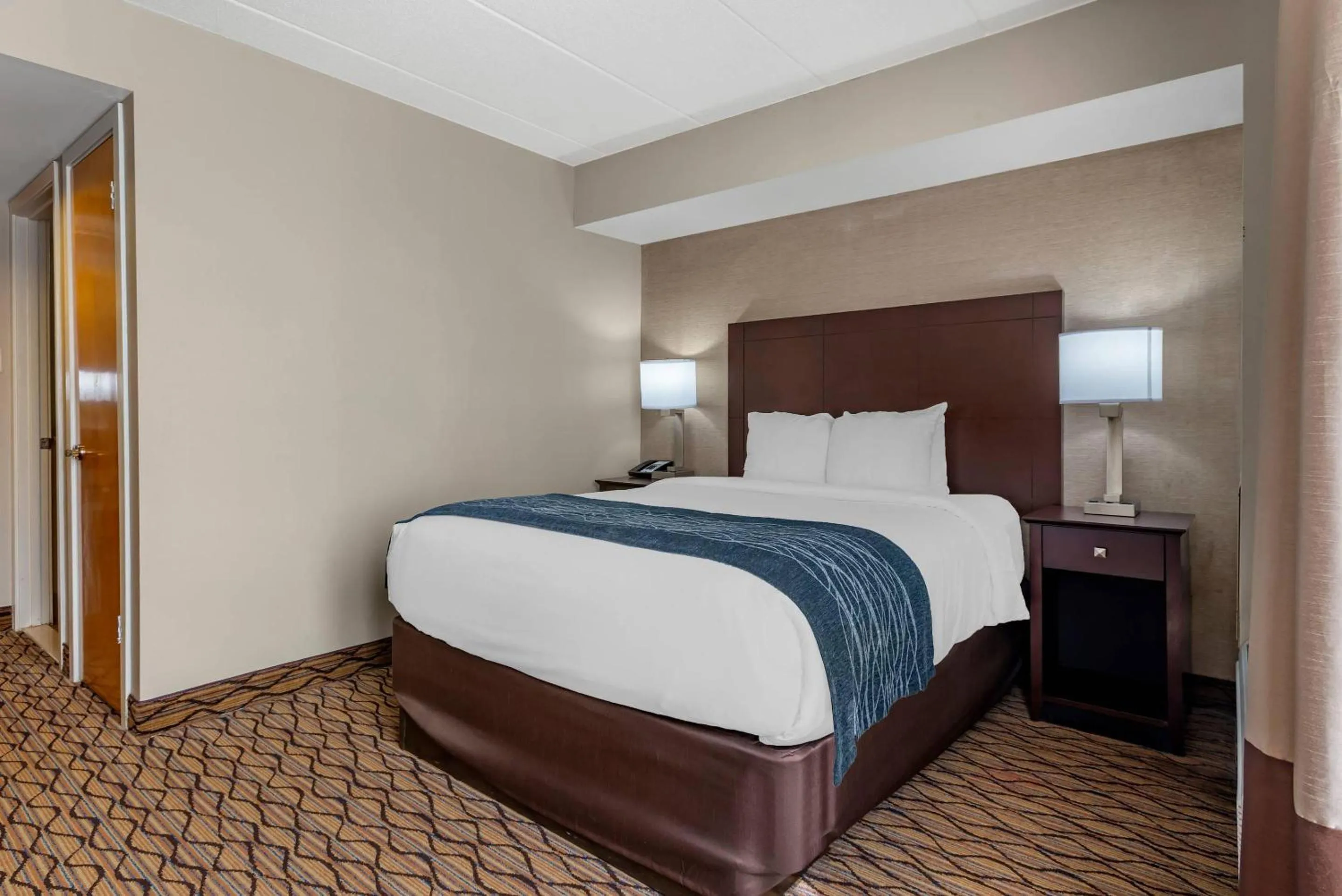 Bedroom, Bed in Comfort Inn & Suites Glen Mills - West Chester