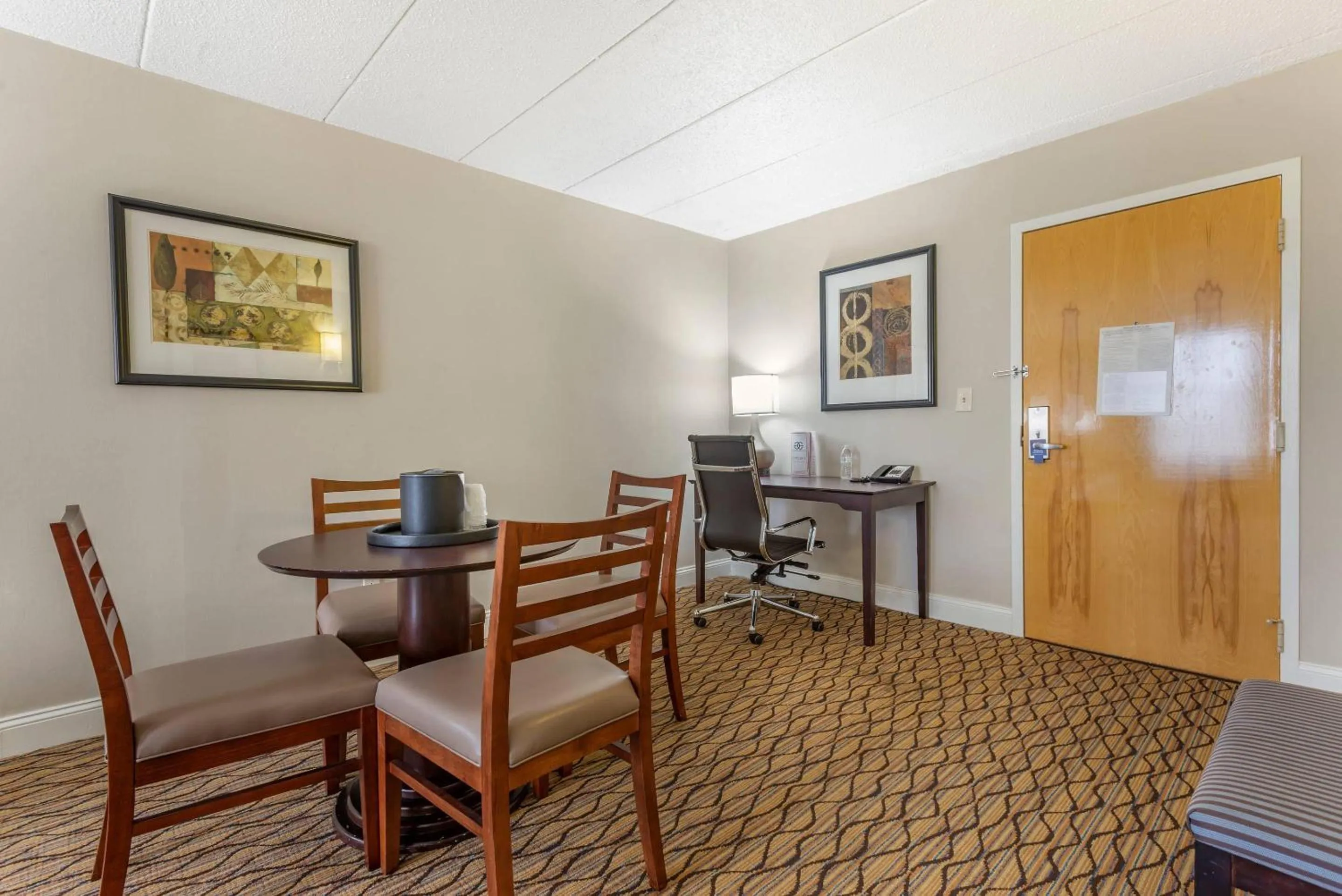 Bedroom in Comfort Inn & Suites Glen Mills - West Chester