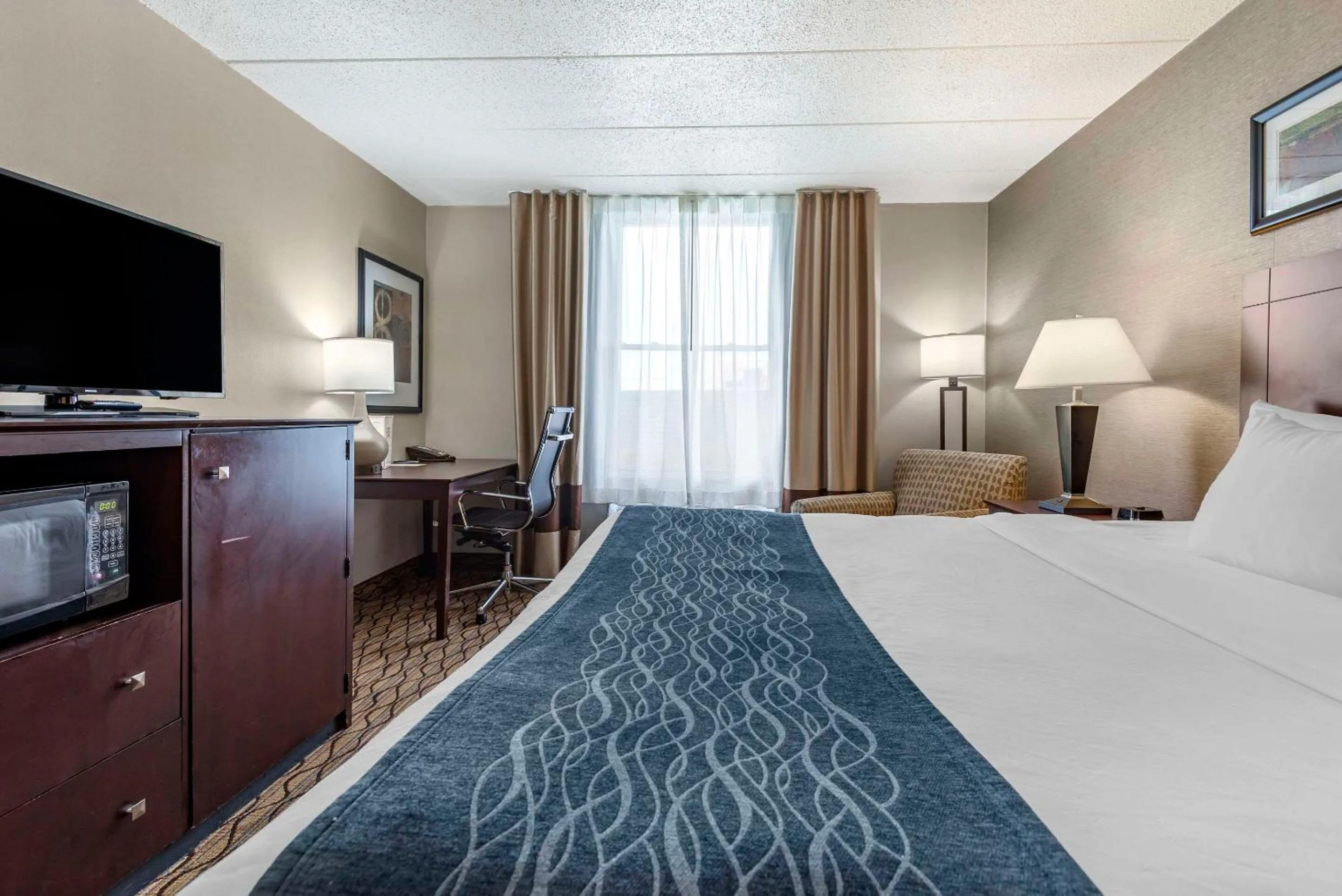 Bedroom, Bed in Comfort Inn & Suites Glen Mills - West Chester