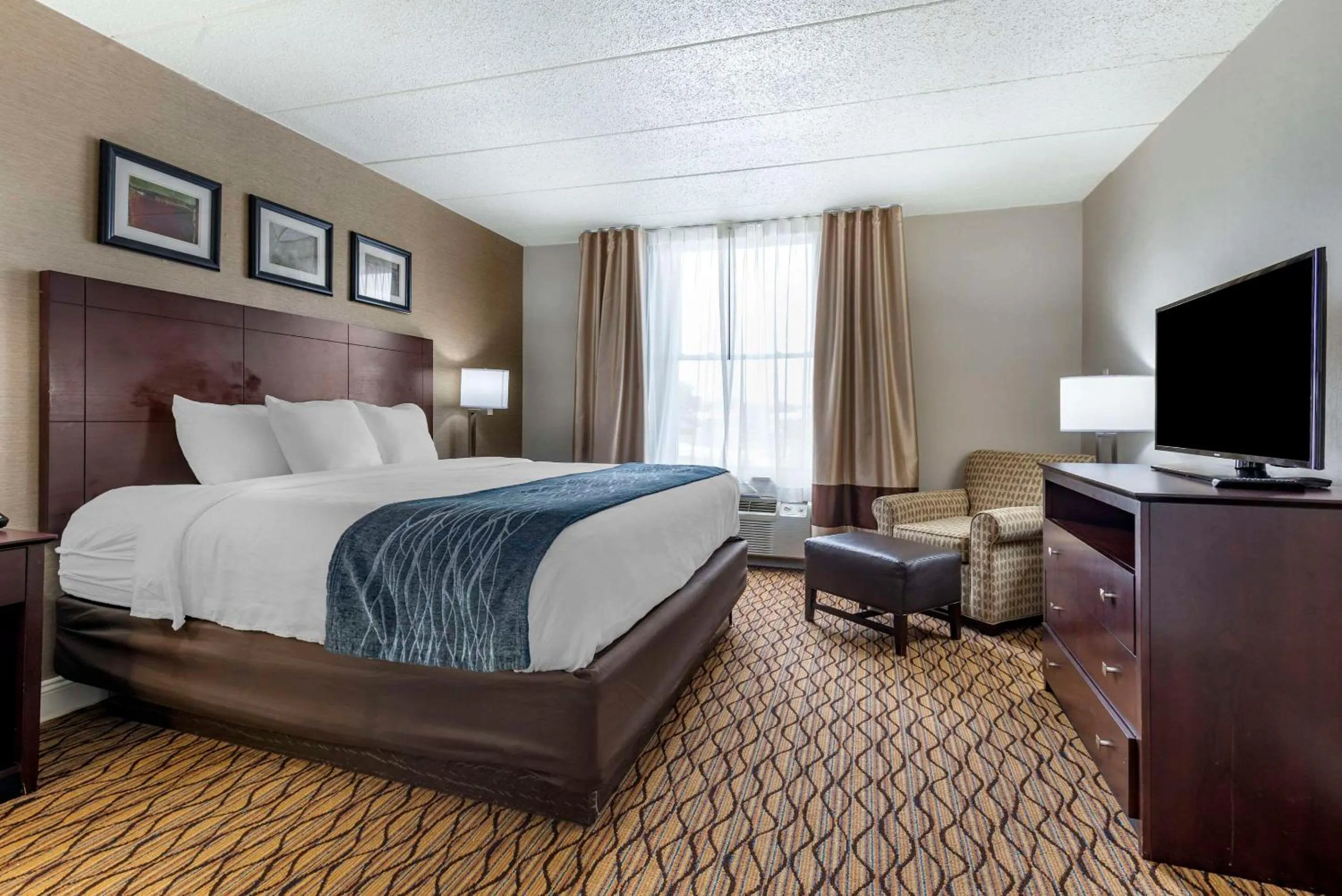 Bedroom, Bed in Comfort Inn & Suites Glen Mills - West Chester