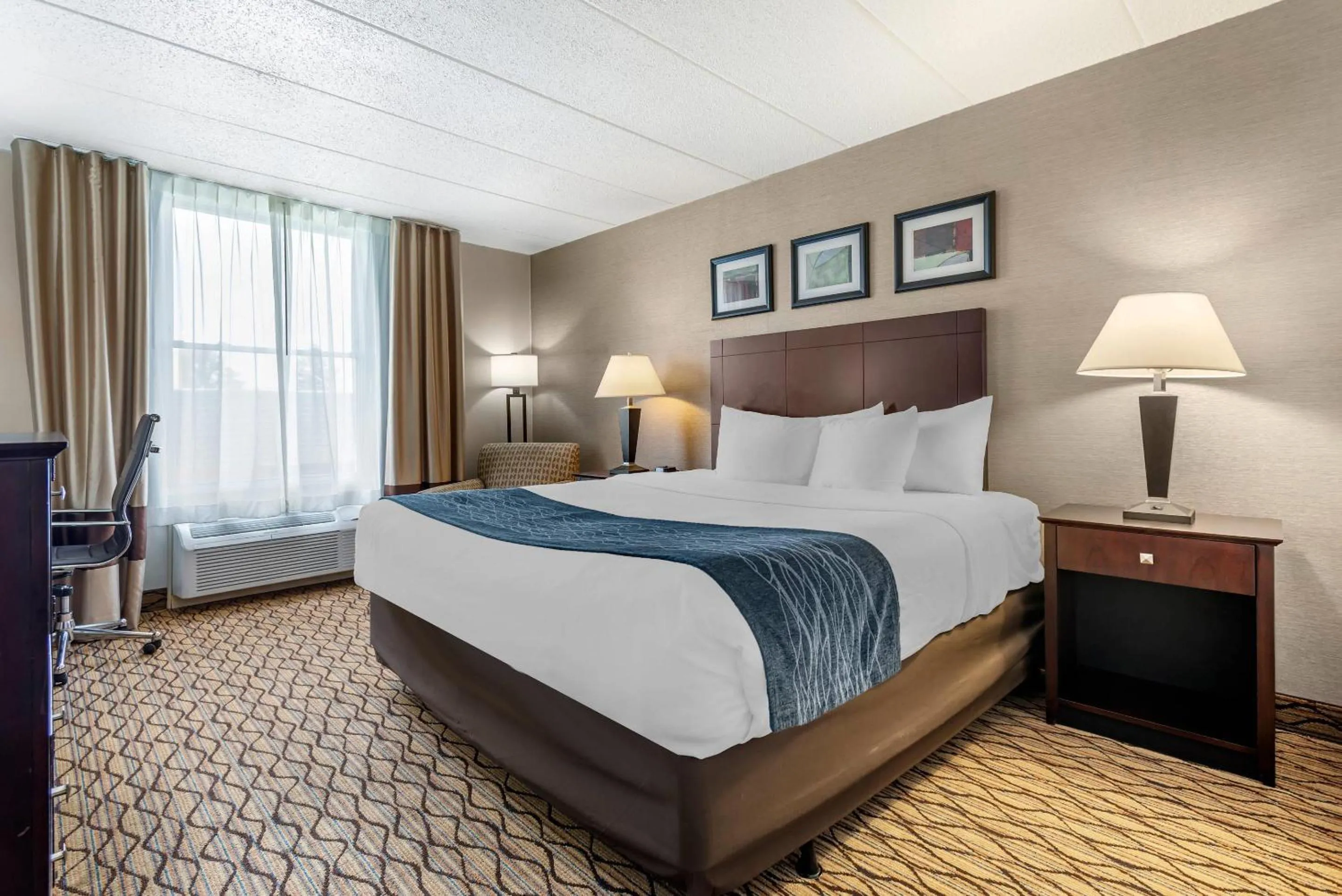 Bedroom, Bed in Comfort Inn & Suites Glen Mills - West Chester