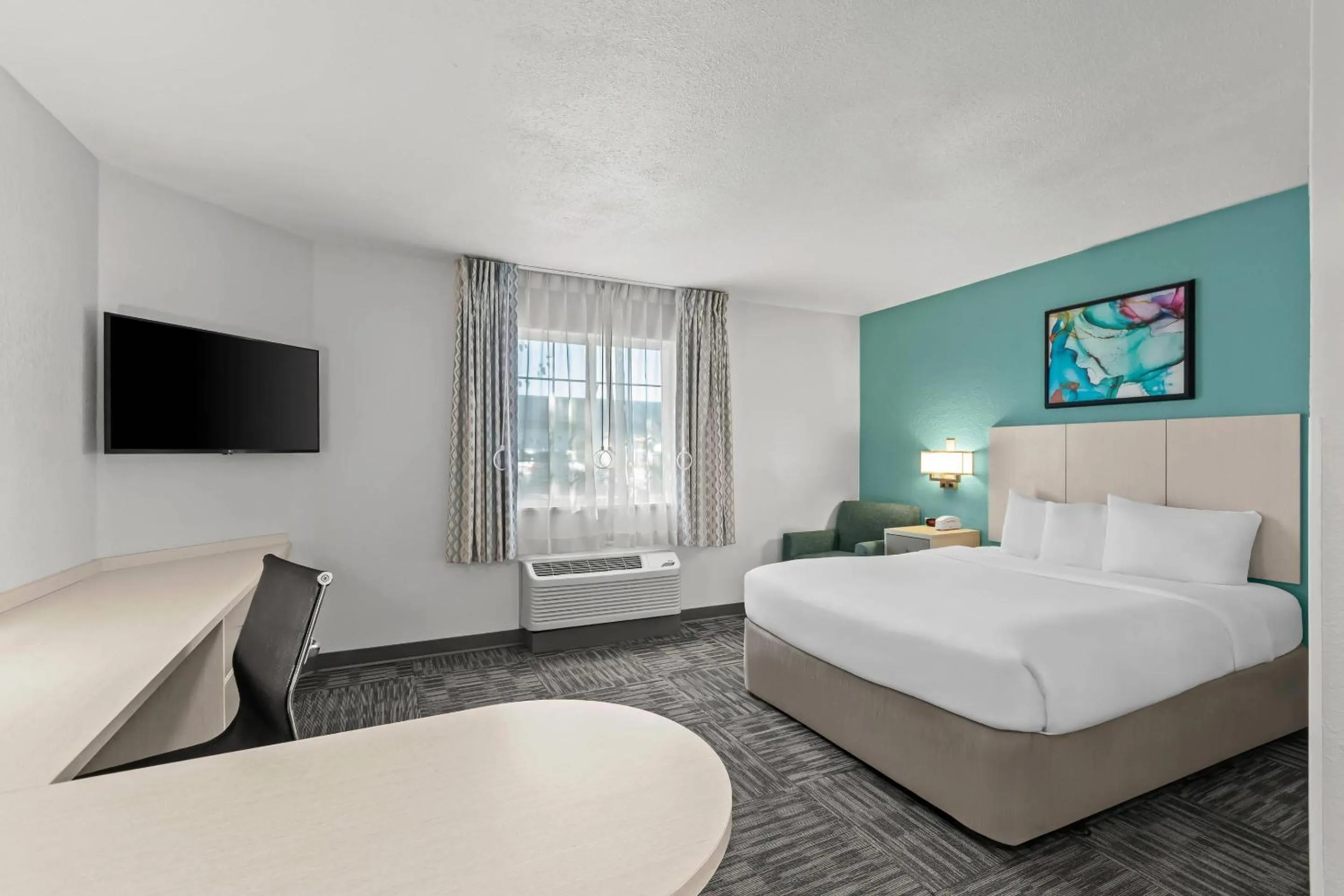 Bedroom, Bed in MainStay Suites Louisville Jeffersontown