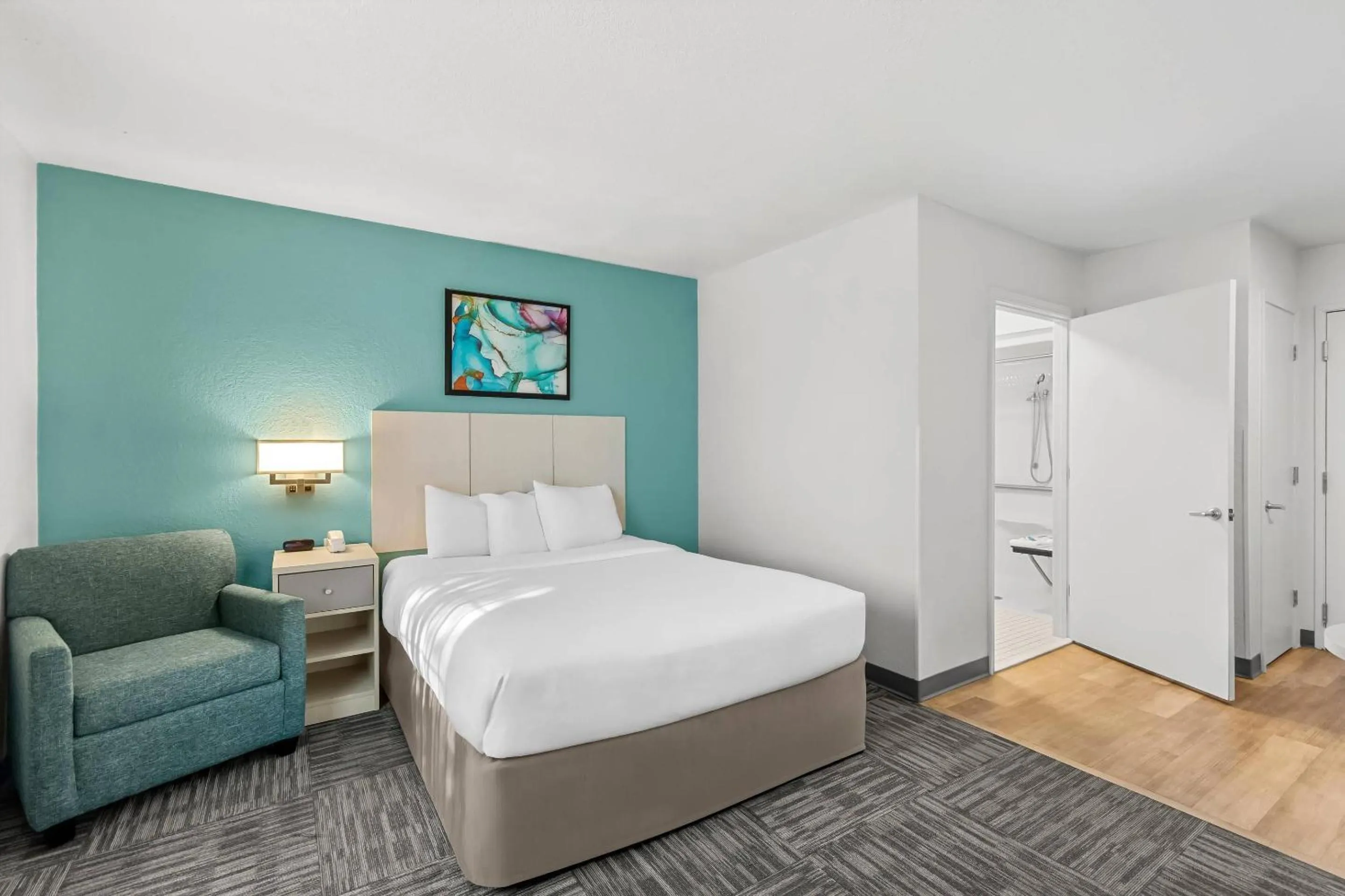 Bedroom, Bed in MainStay Suites Louisville Jeffersontown