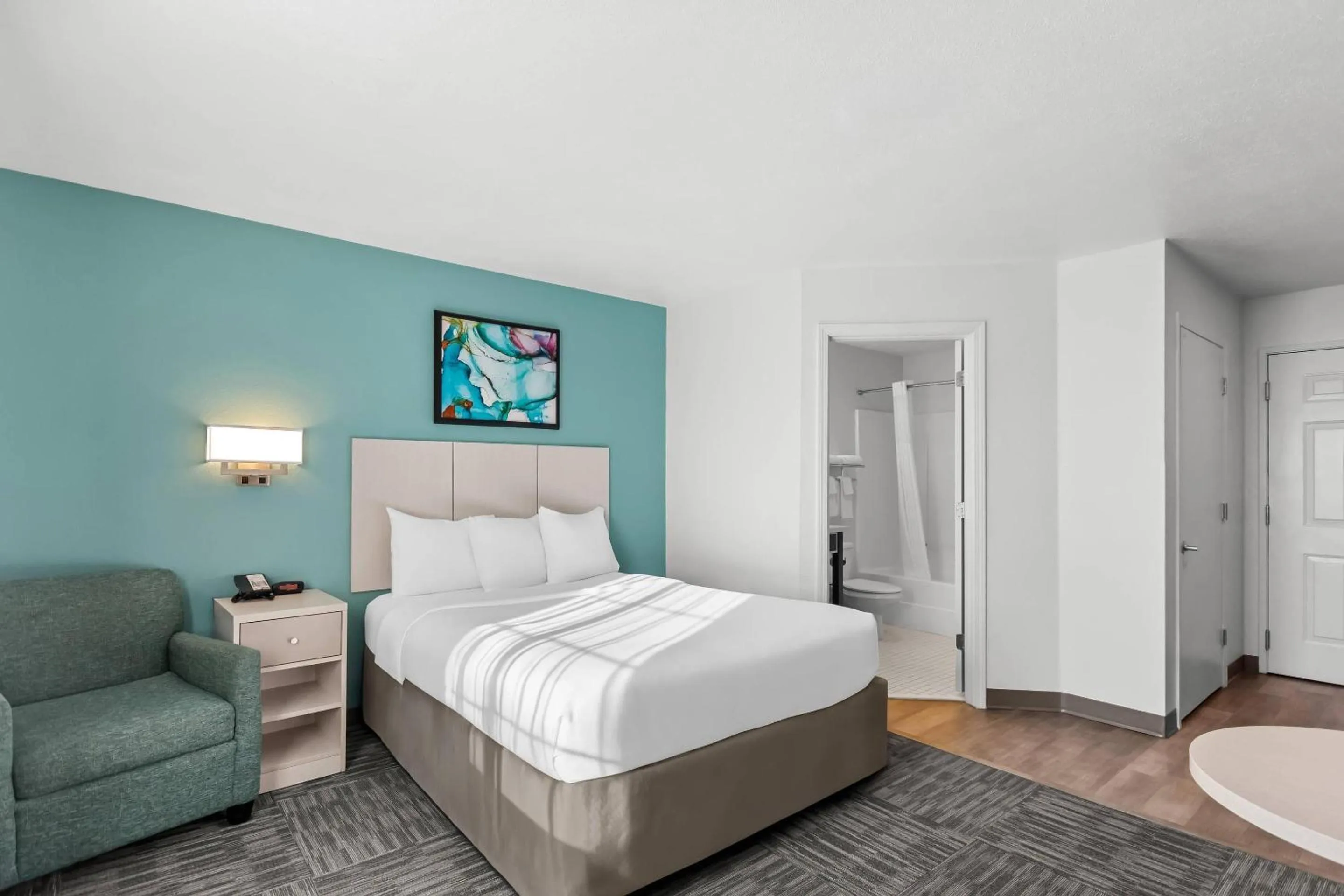 Bedroom, Bed in MainStay Suites Louisville Jeffersontown