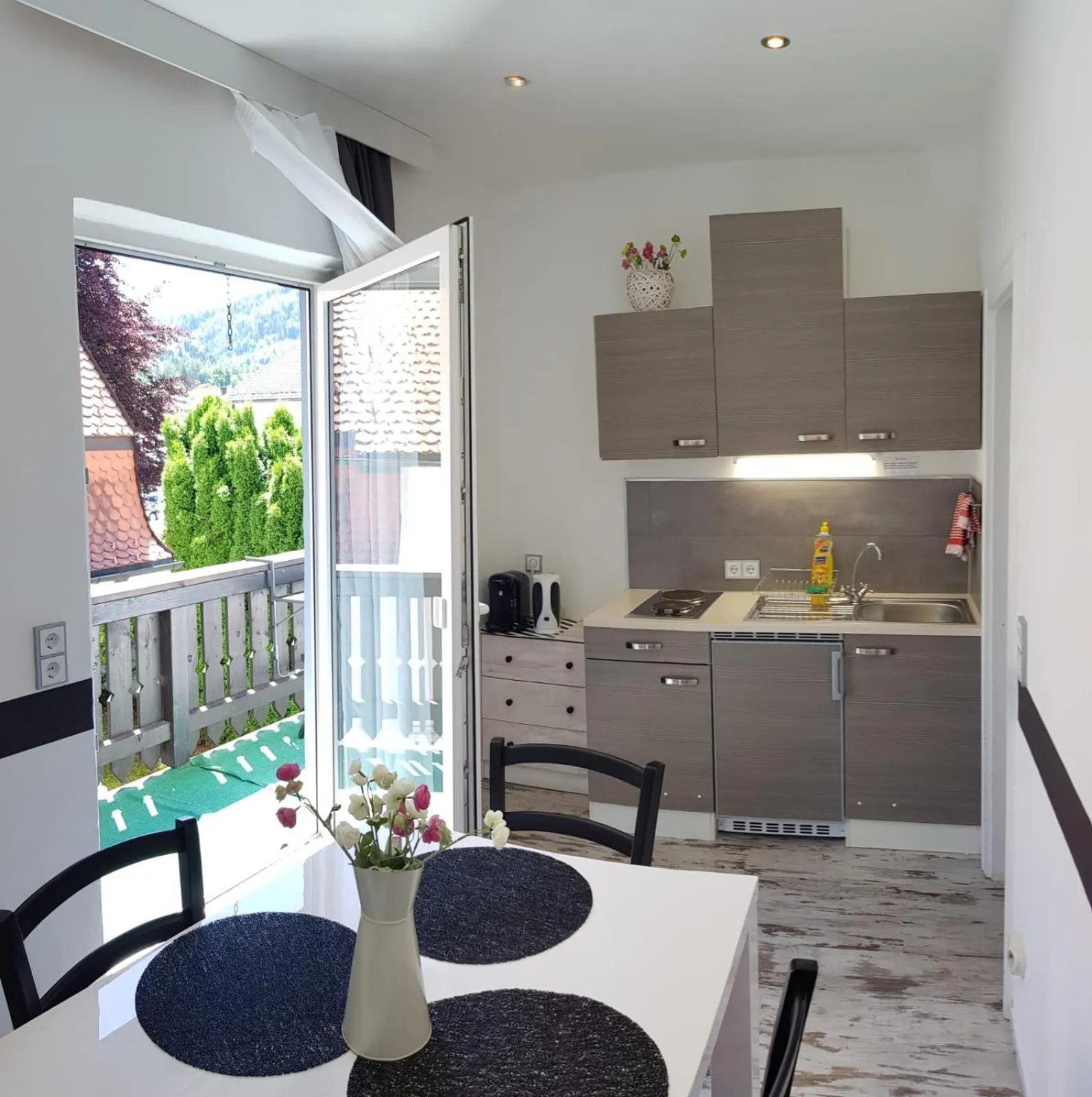 Kitchen or kitchenette in LA Boutique House