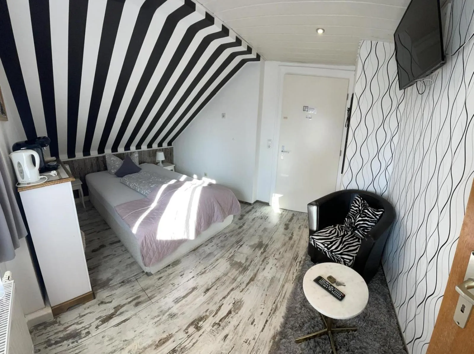 Bed in LA Boutique House