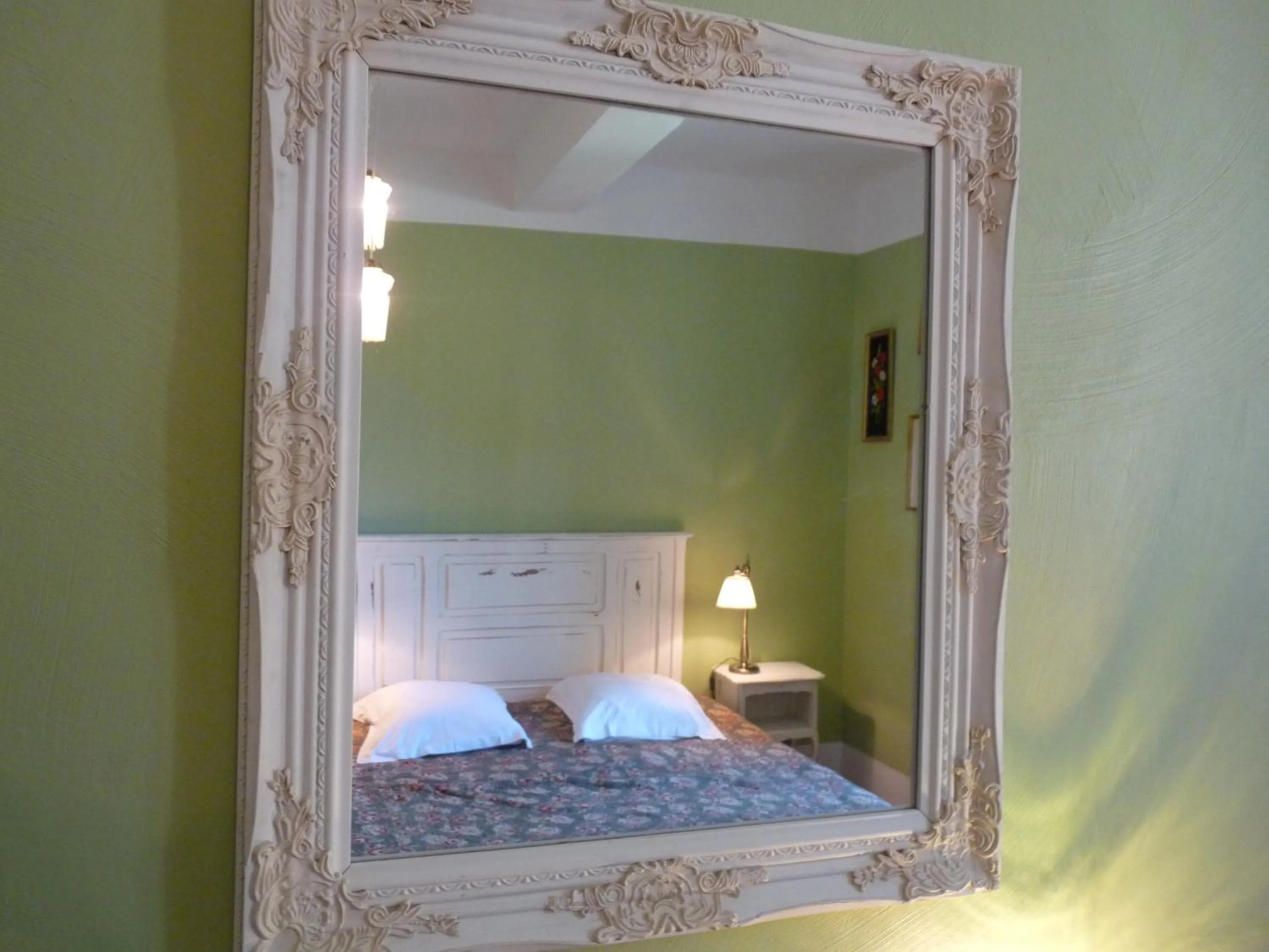 Double Room with Private Bathroom - single occupancy in Chez Lola-Maison d'hôtes Corbières