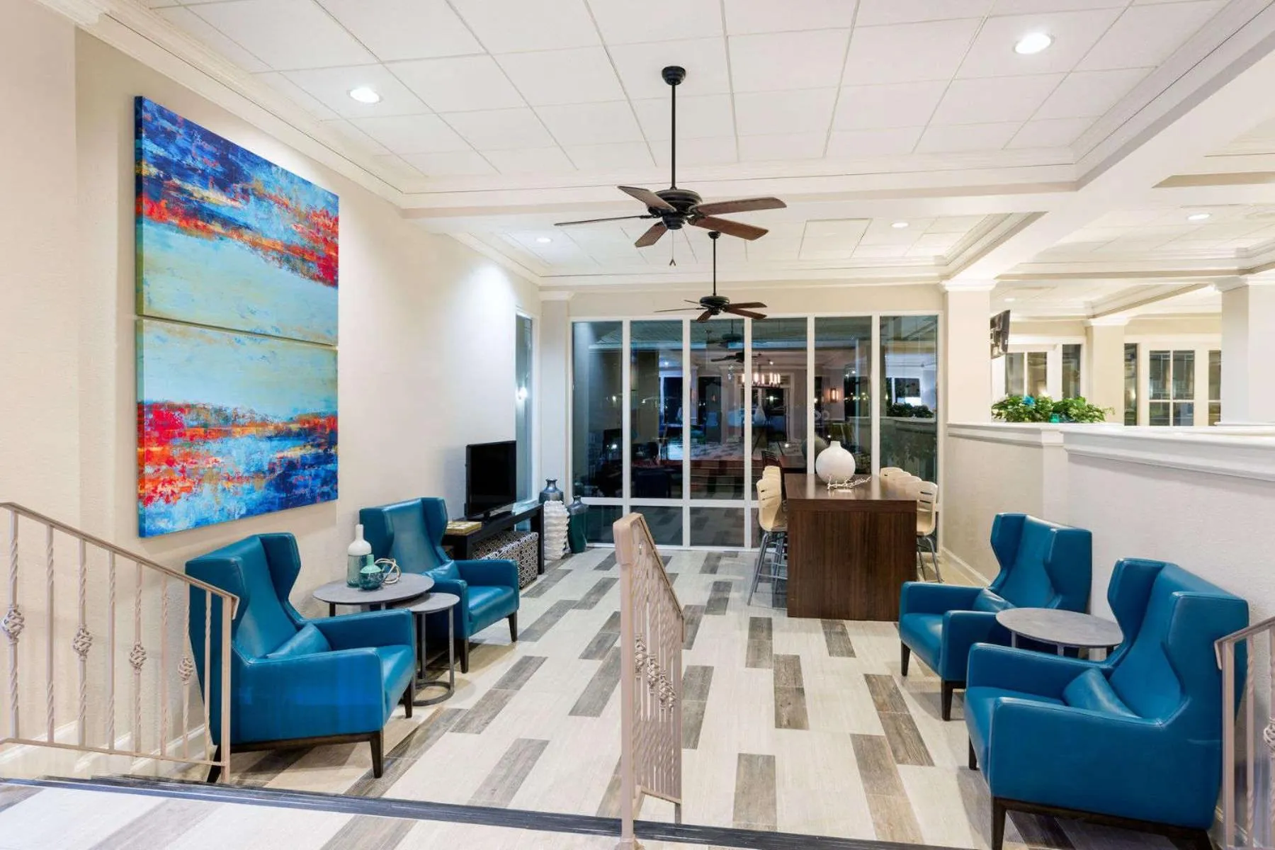 Lounge or bar in Ramada by Wyndham Augusta Fort Gordon