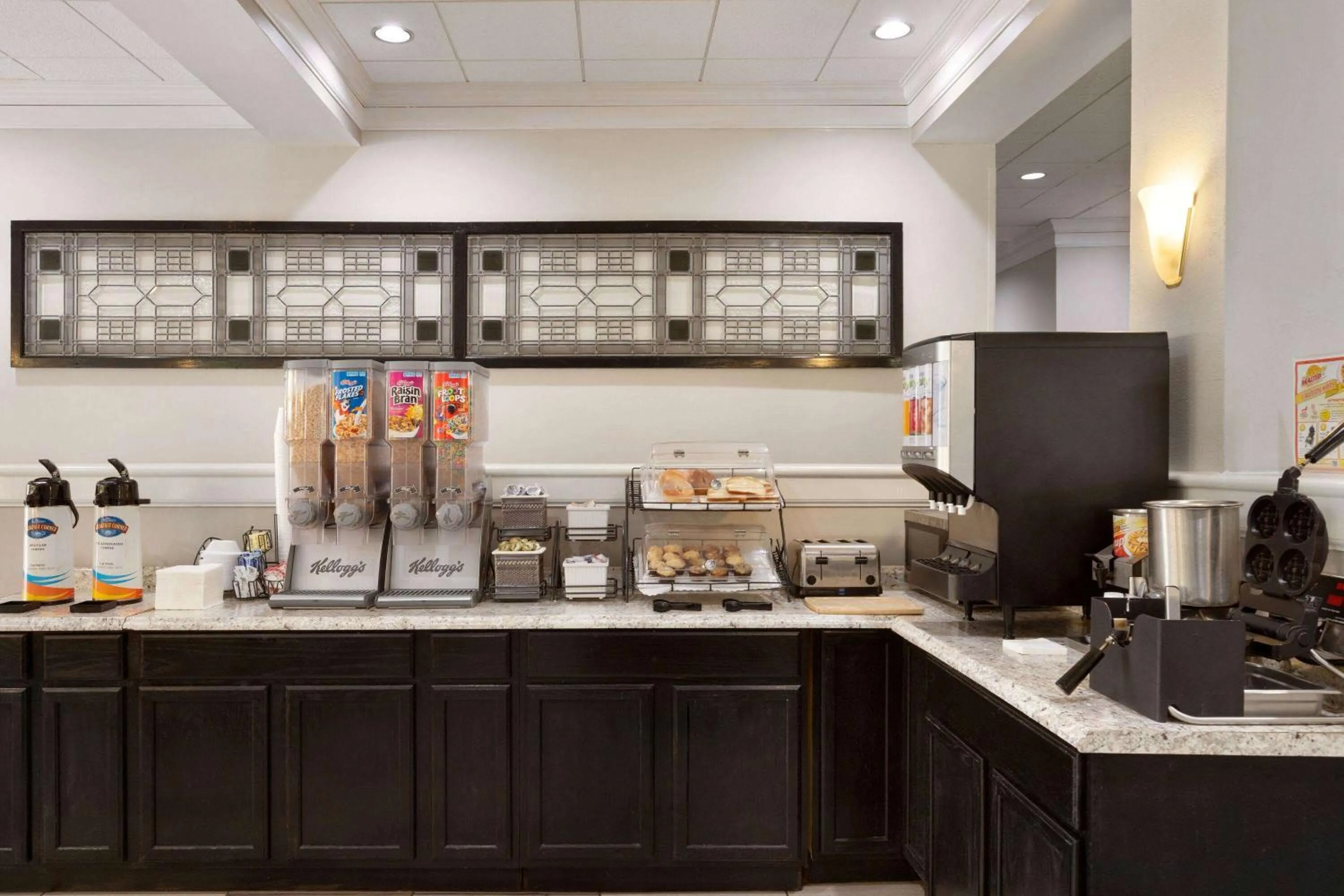 Restaurant/places to eat, Kitchen/Kitchenette in Ramada by Wyndham Augusta Fort Gordon