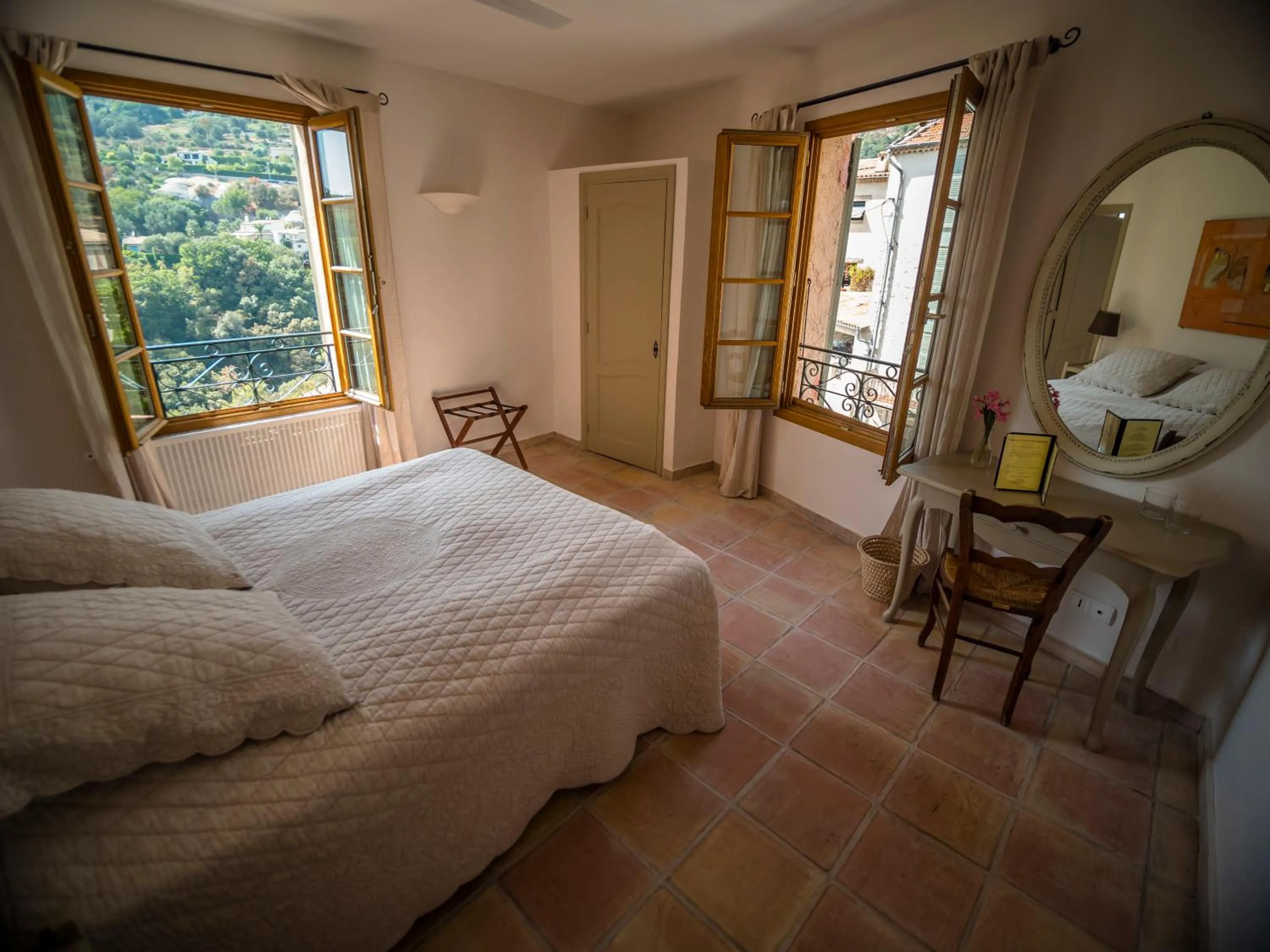 Double Room with Street View in Auberge De Tourrettes