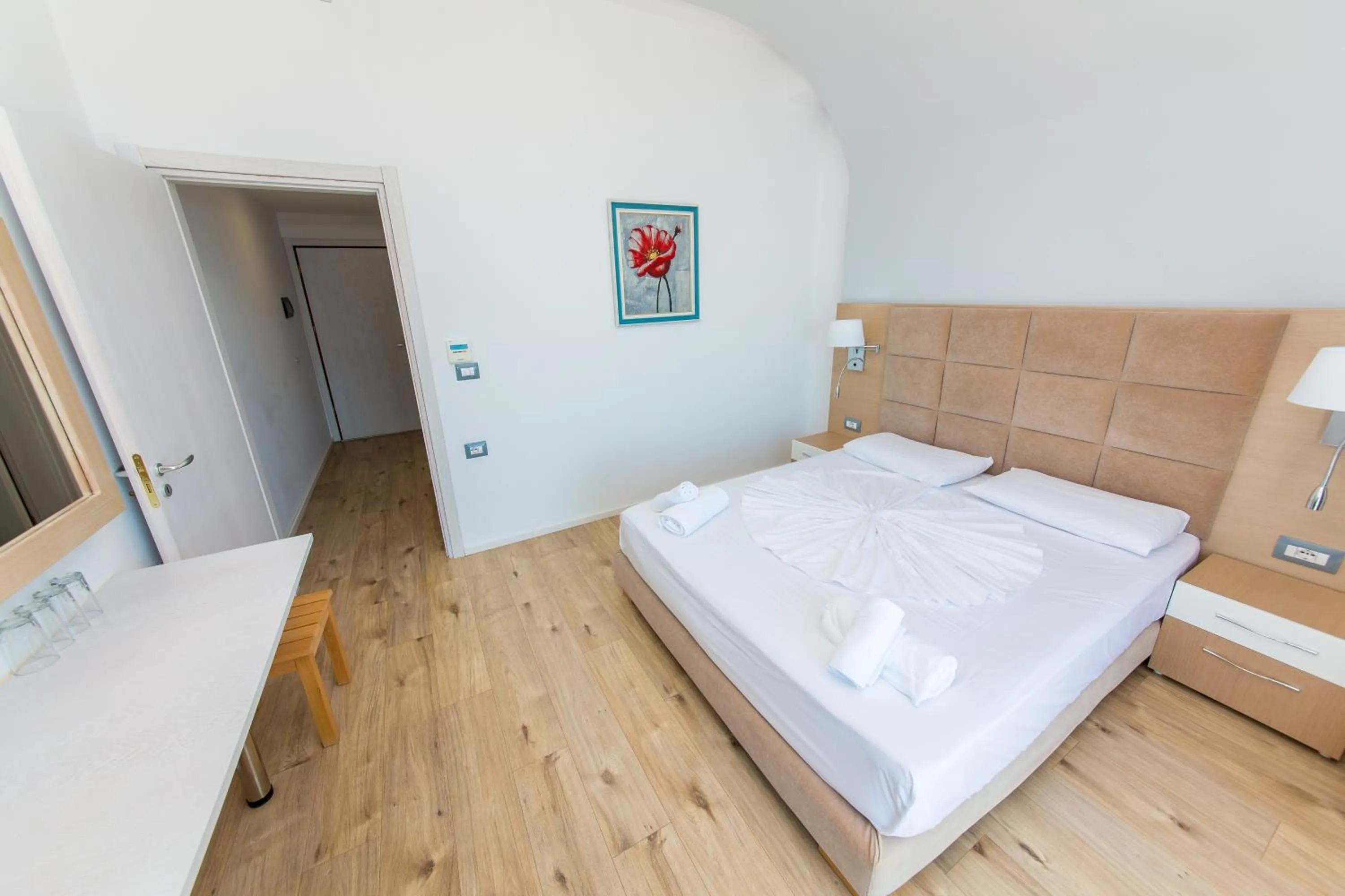 Photo of the whole room, Bed in Hotel Saranda Palace