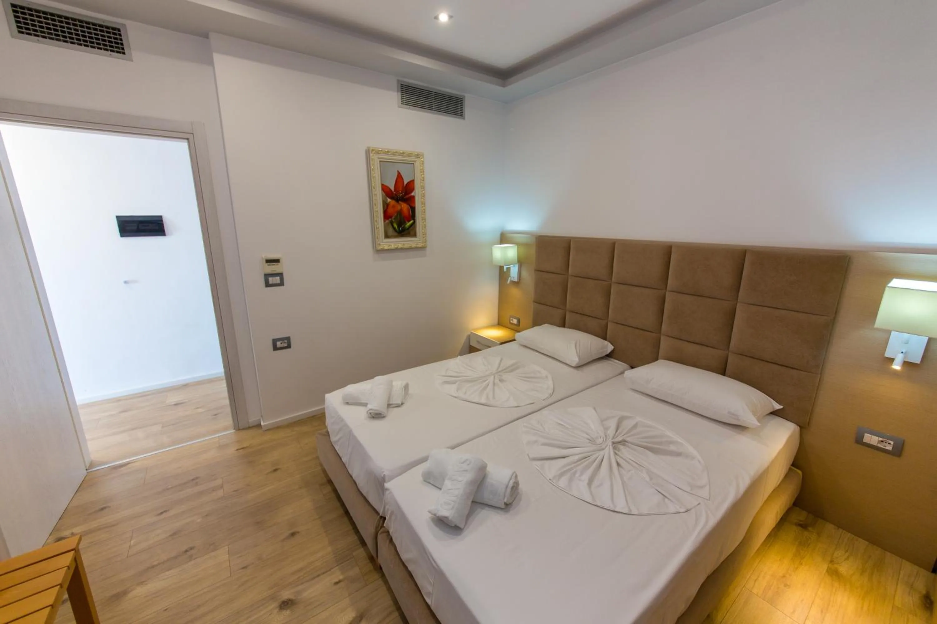 Bedroom, Bed in Hotel Saranda Palace