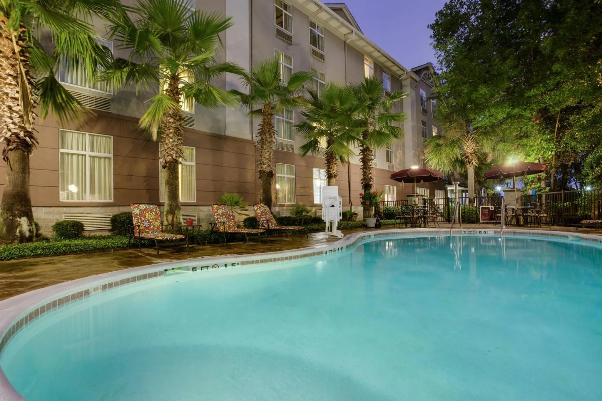 Swimming pool in Holiday Inn Express Hotel & Suites Charleston - Northwoods by IHG