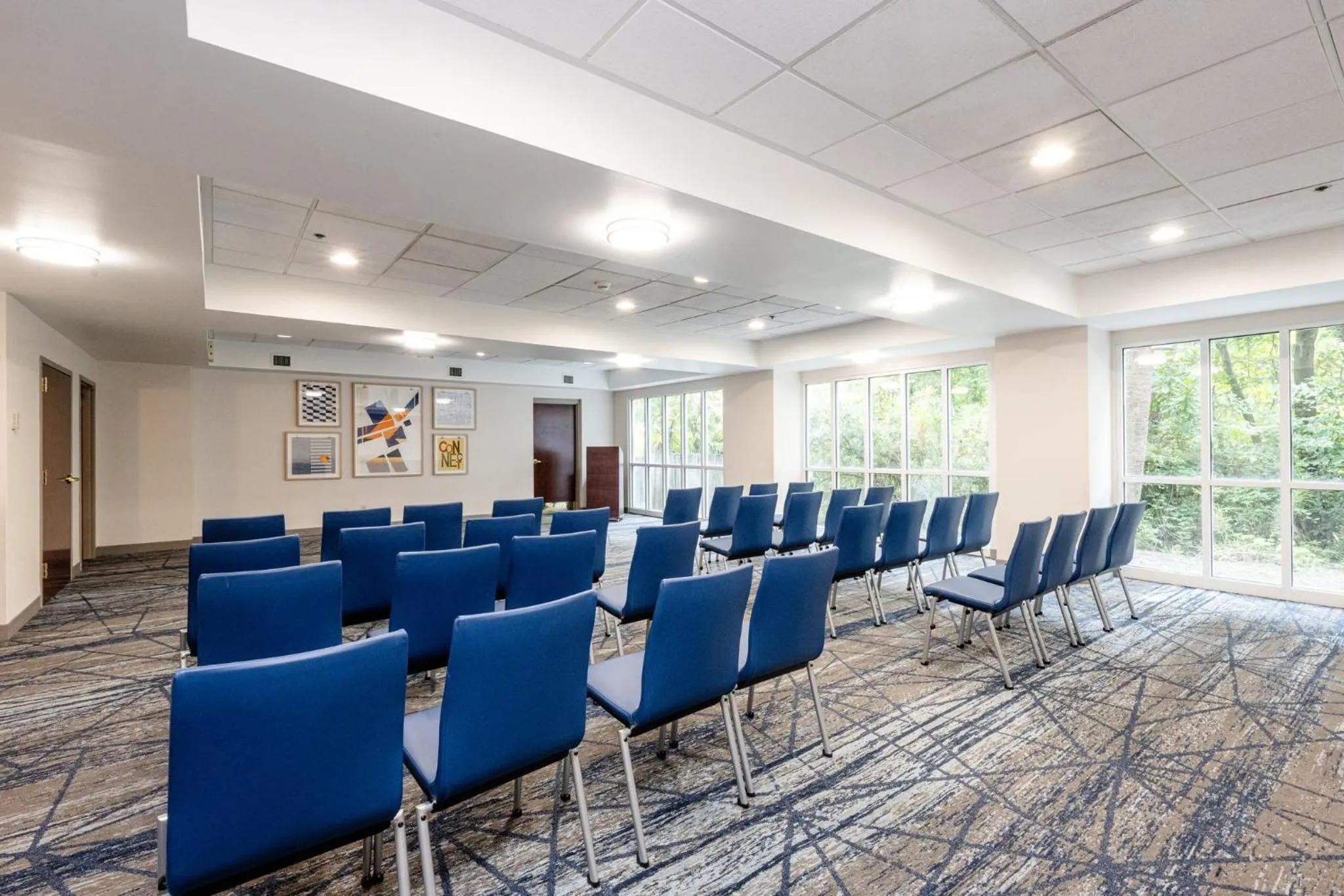 Meeting/conference room in Holiday Inn Express Hotel & Suites Charleston - Northwoods by IHG