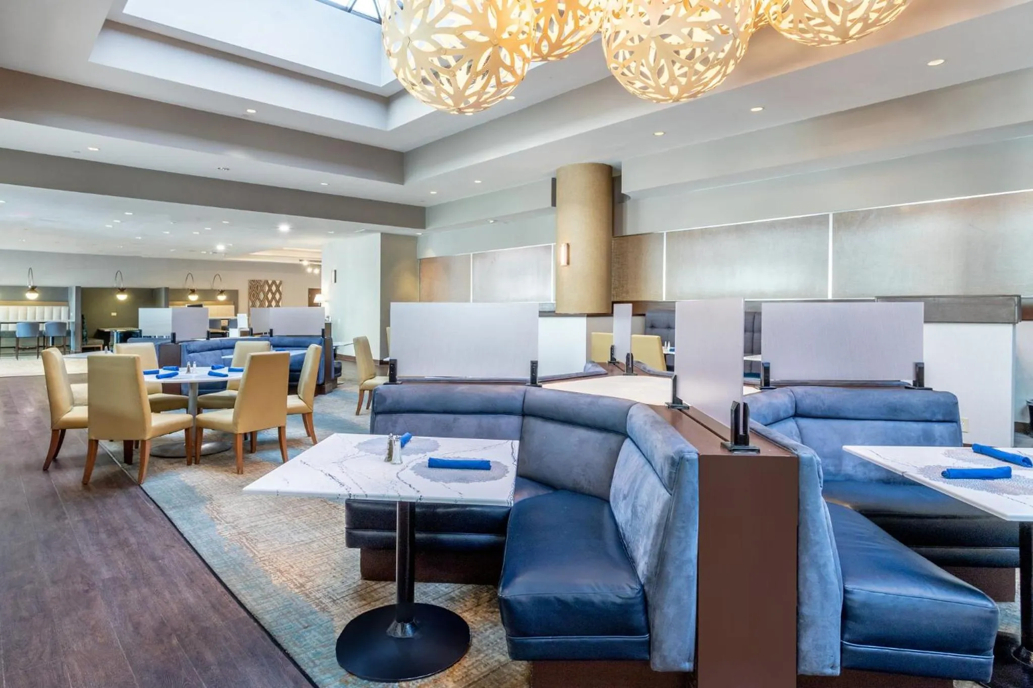 Restaurant/places to eat in Crowne Plaza Hotel Los Angeles Harbor by IHG