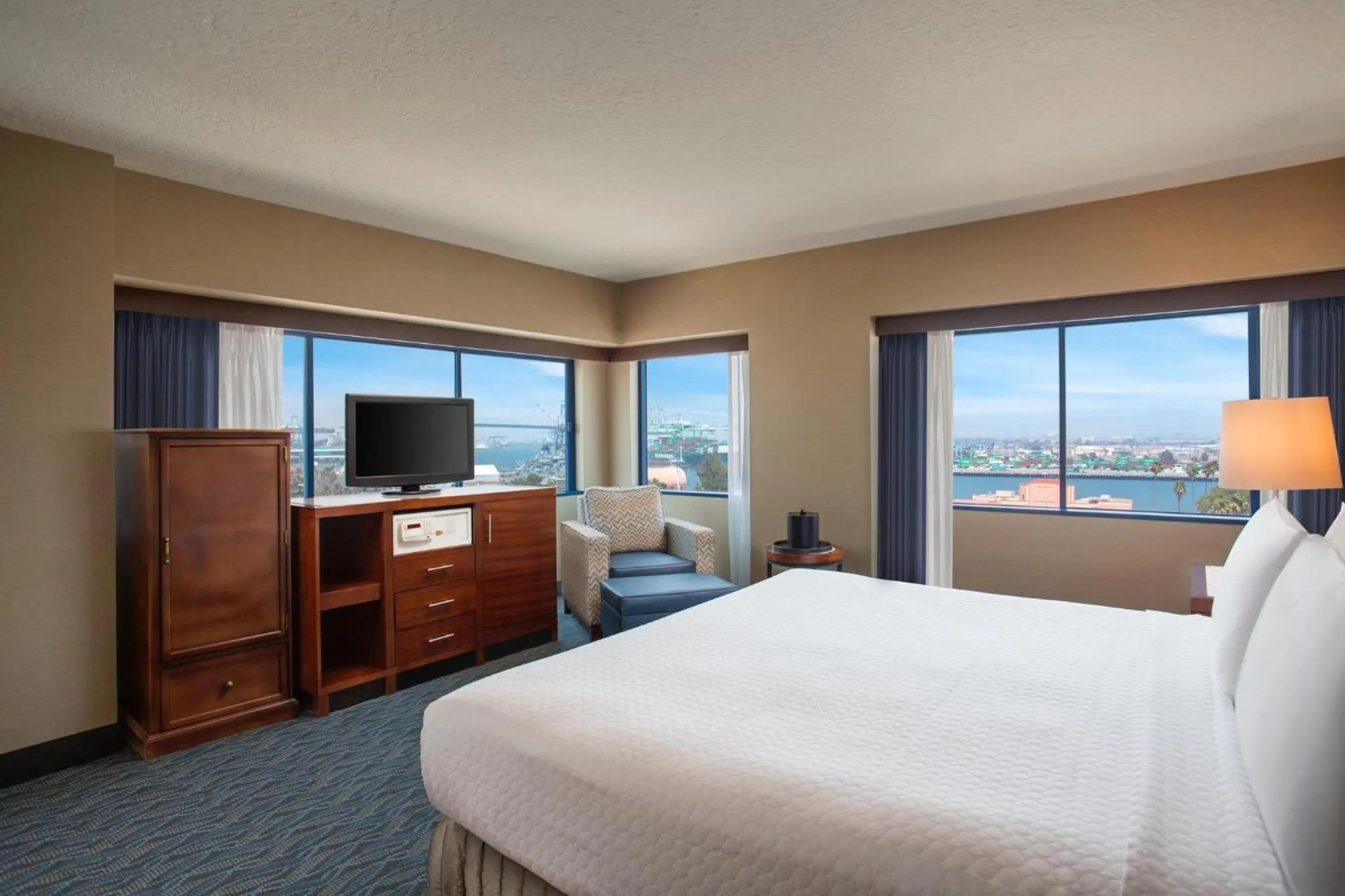 Photo of the whole room, Bed in Crowne Plaza Hotel Los Angeles Harbor by IHG