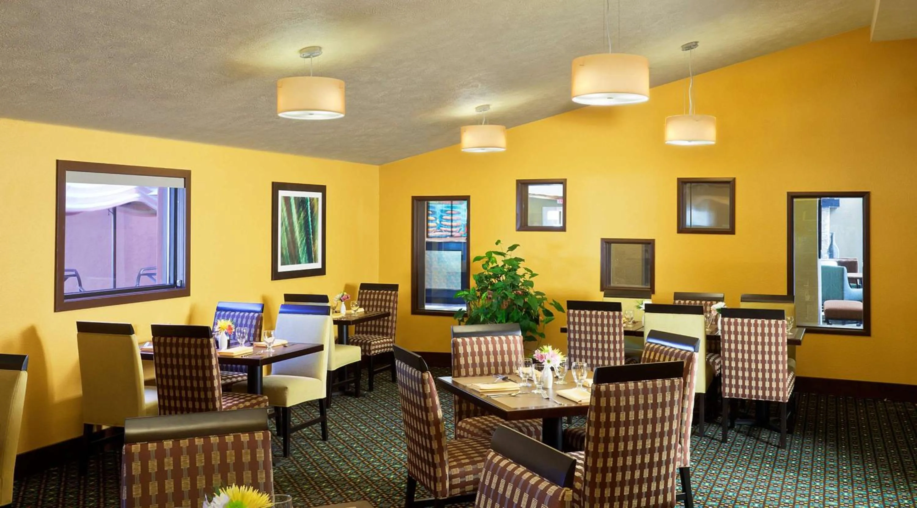 Restaurant/places to eat in DoubleTree by Hilton Santa Fe
