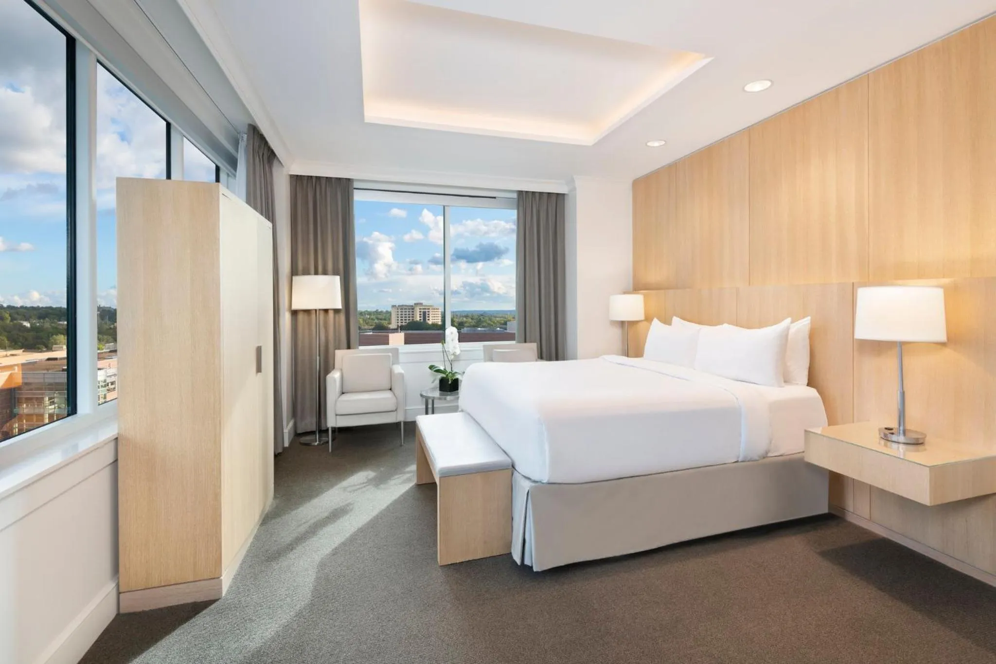 Photo of the whole room, Bed in InterContinental Cleveland by IHG