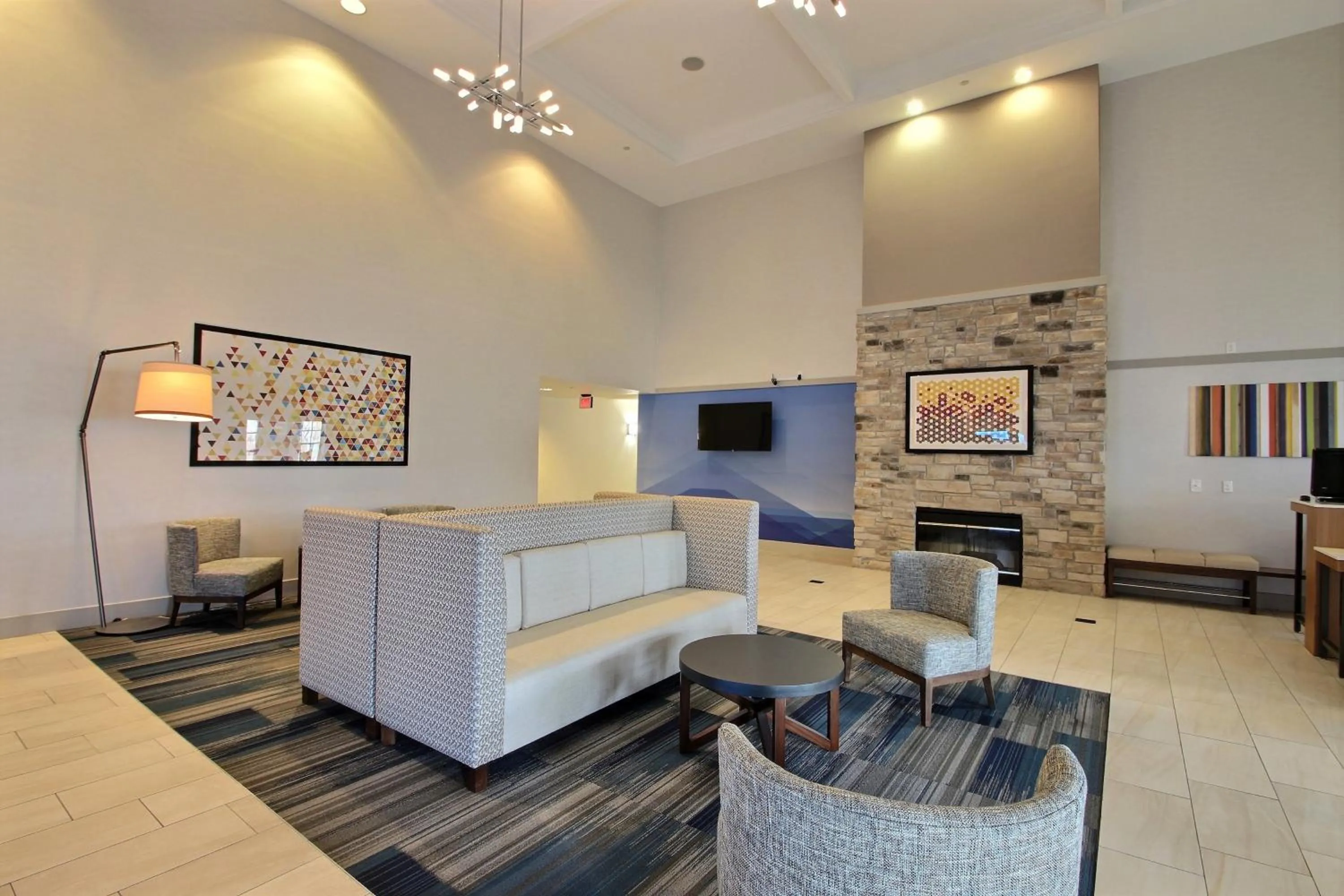 Property building in Holiday Inn Express Hotel & Suites Milwaukee Airport by IHG
