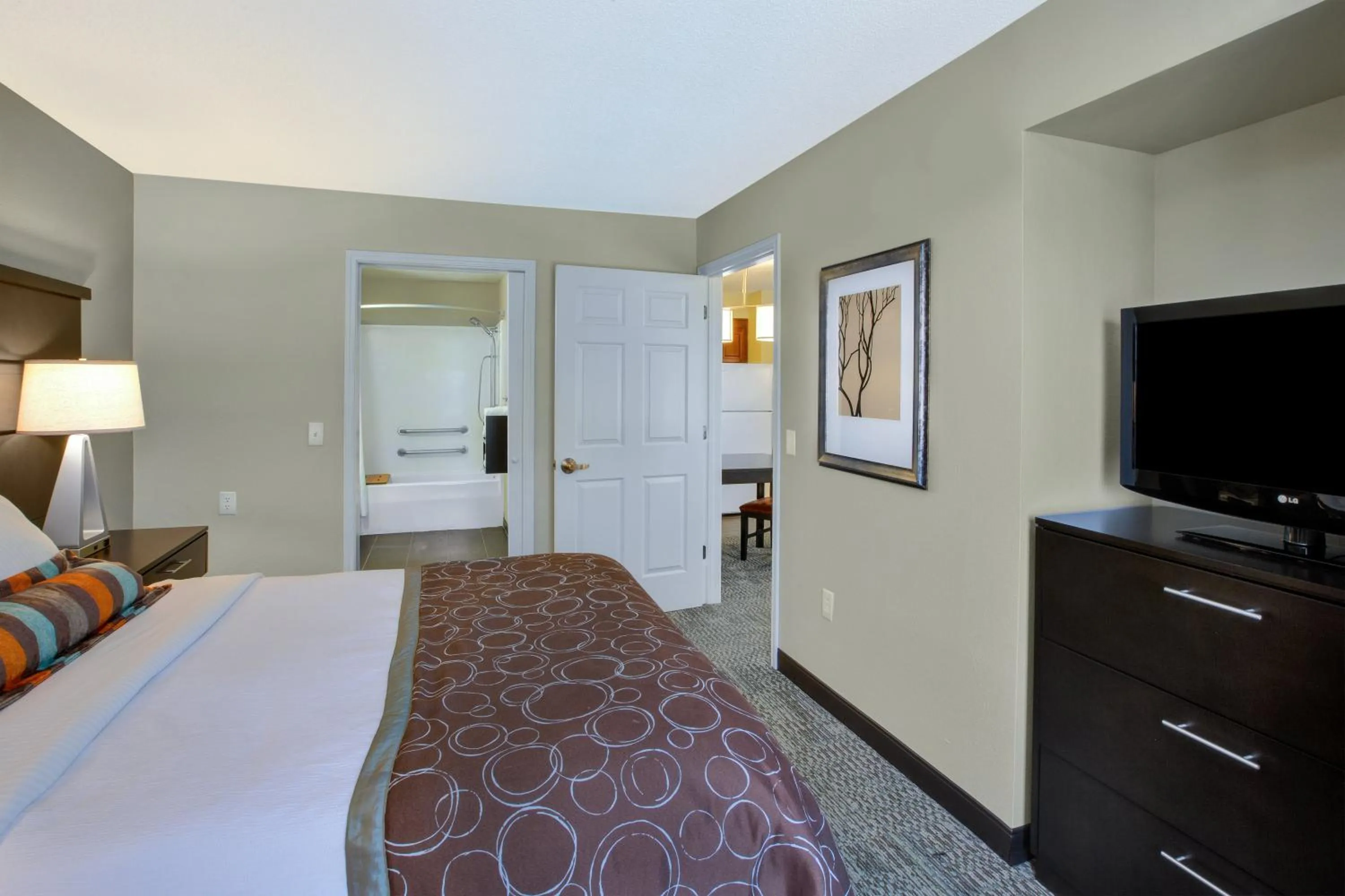 Photo of the whole room, Bed in Staybridge Suites Louisville - East by IHG