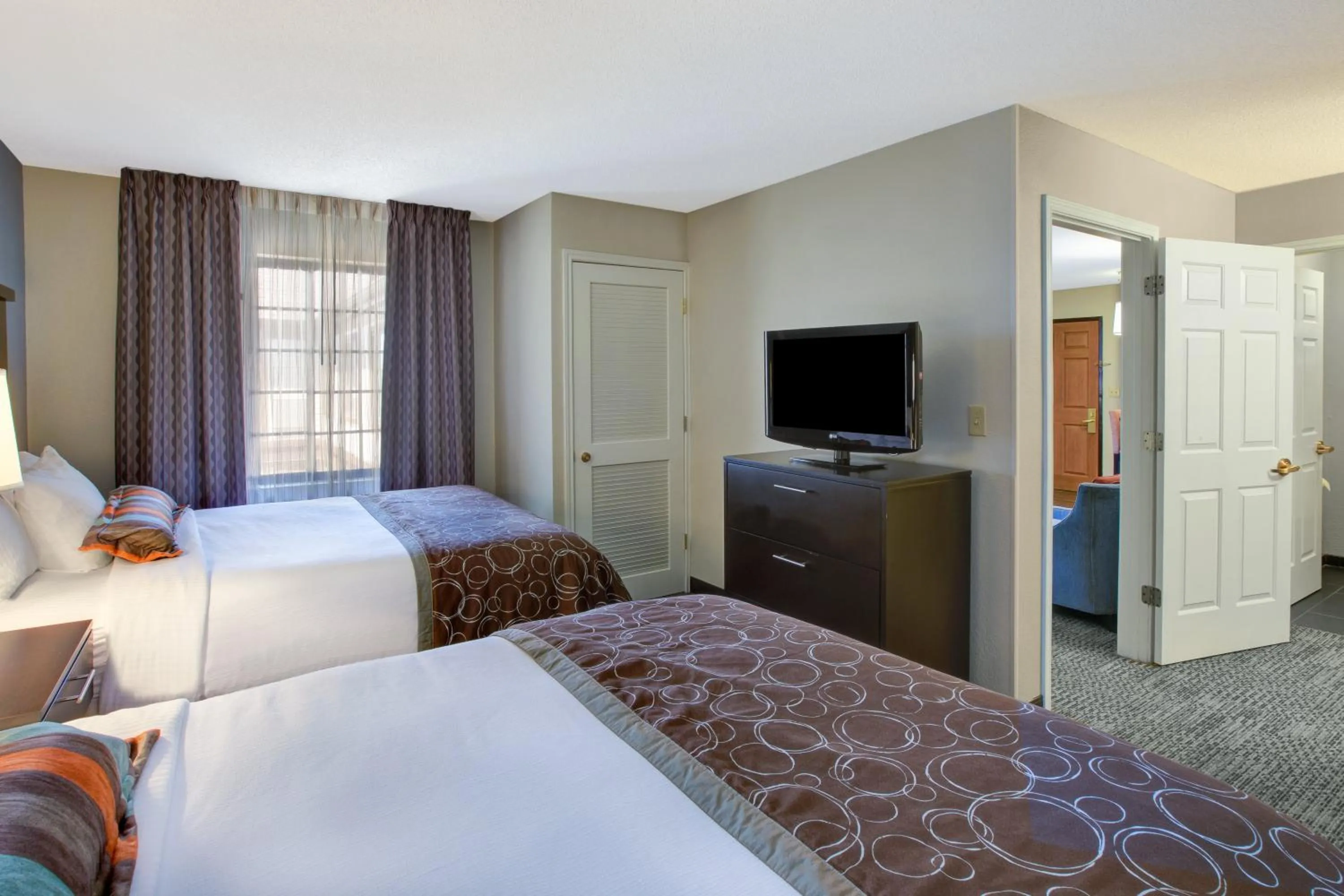 Photo of the whole room, Bed in Staybridge Suites Louisville - East by IHG