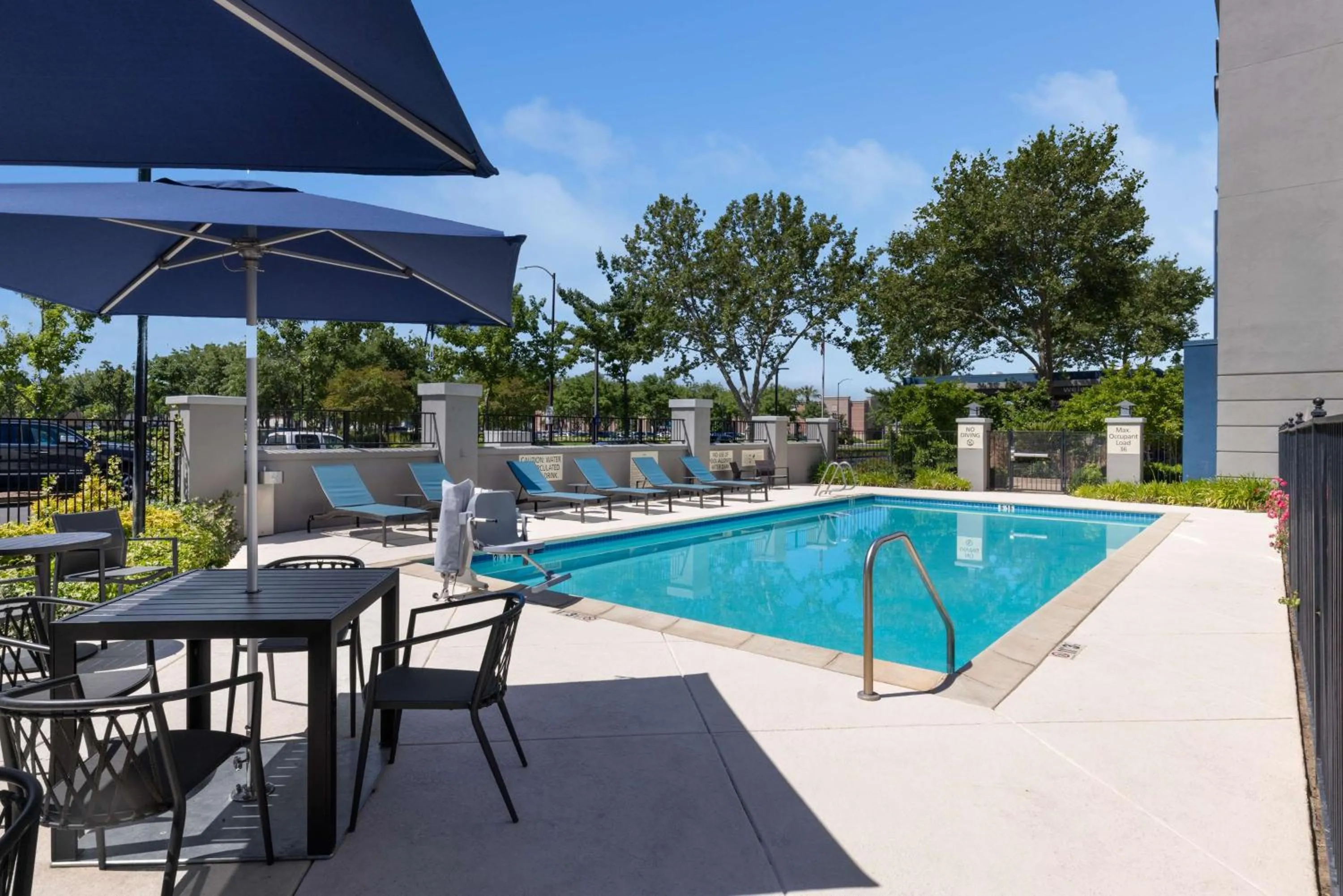 Pool view in Hampton Inn & Suites Yuba City