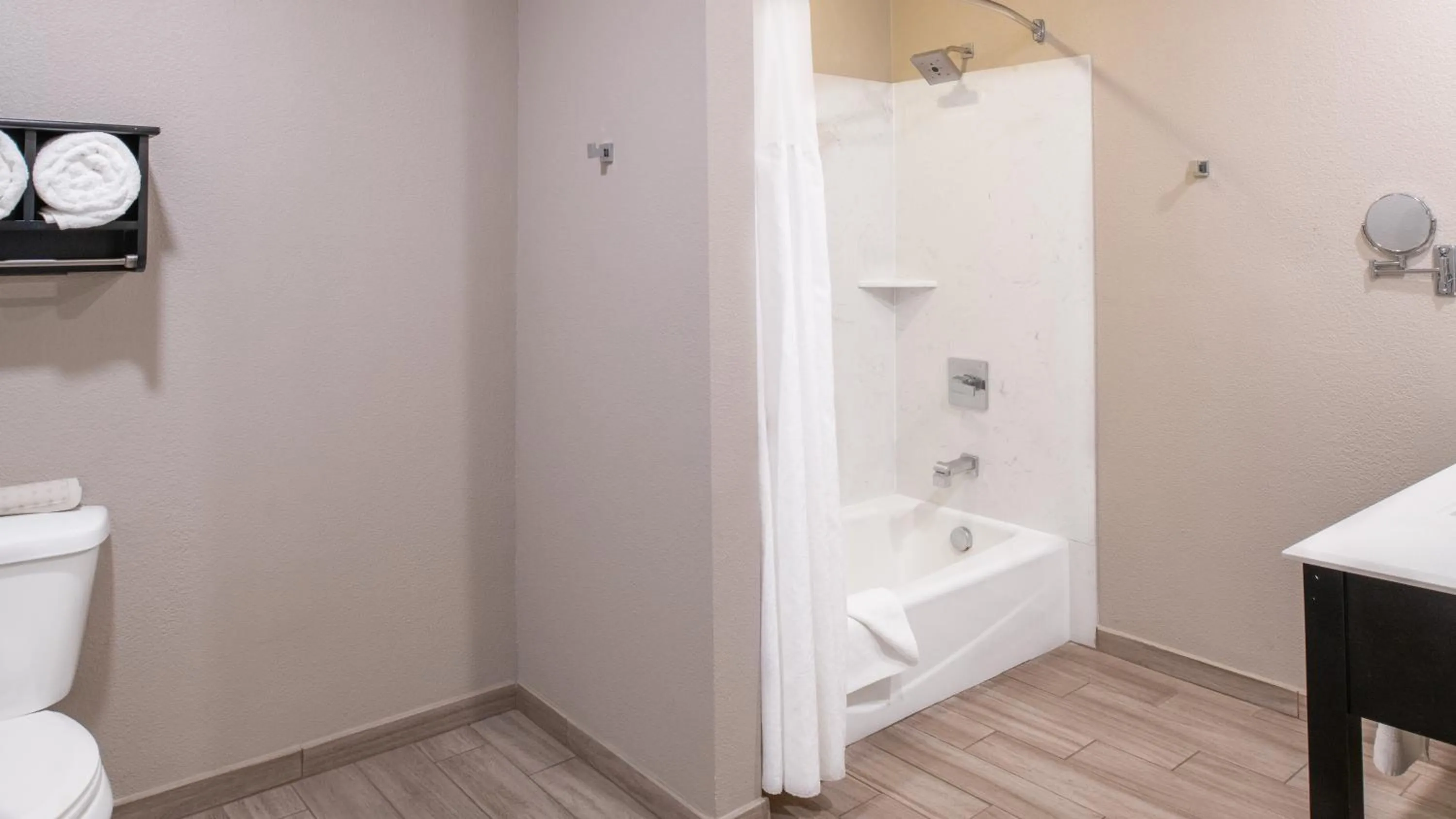 Toilet in Yosemite Westgate Lodge