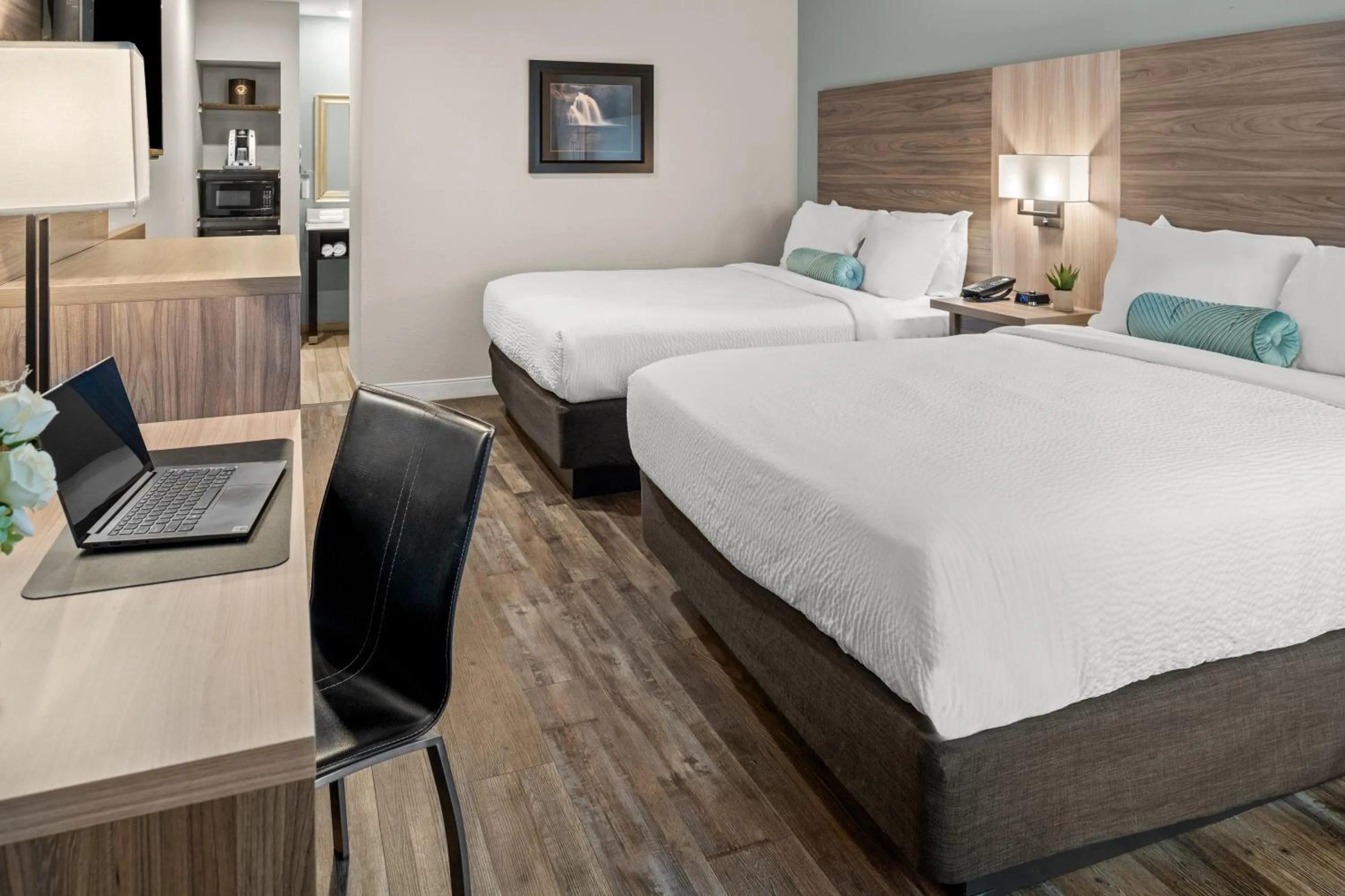 Bed in Yosemite Westgate Lodge