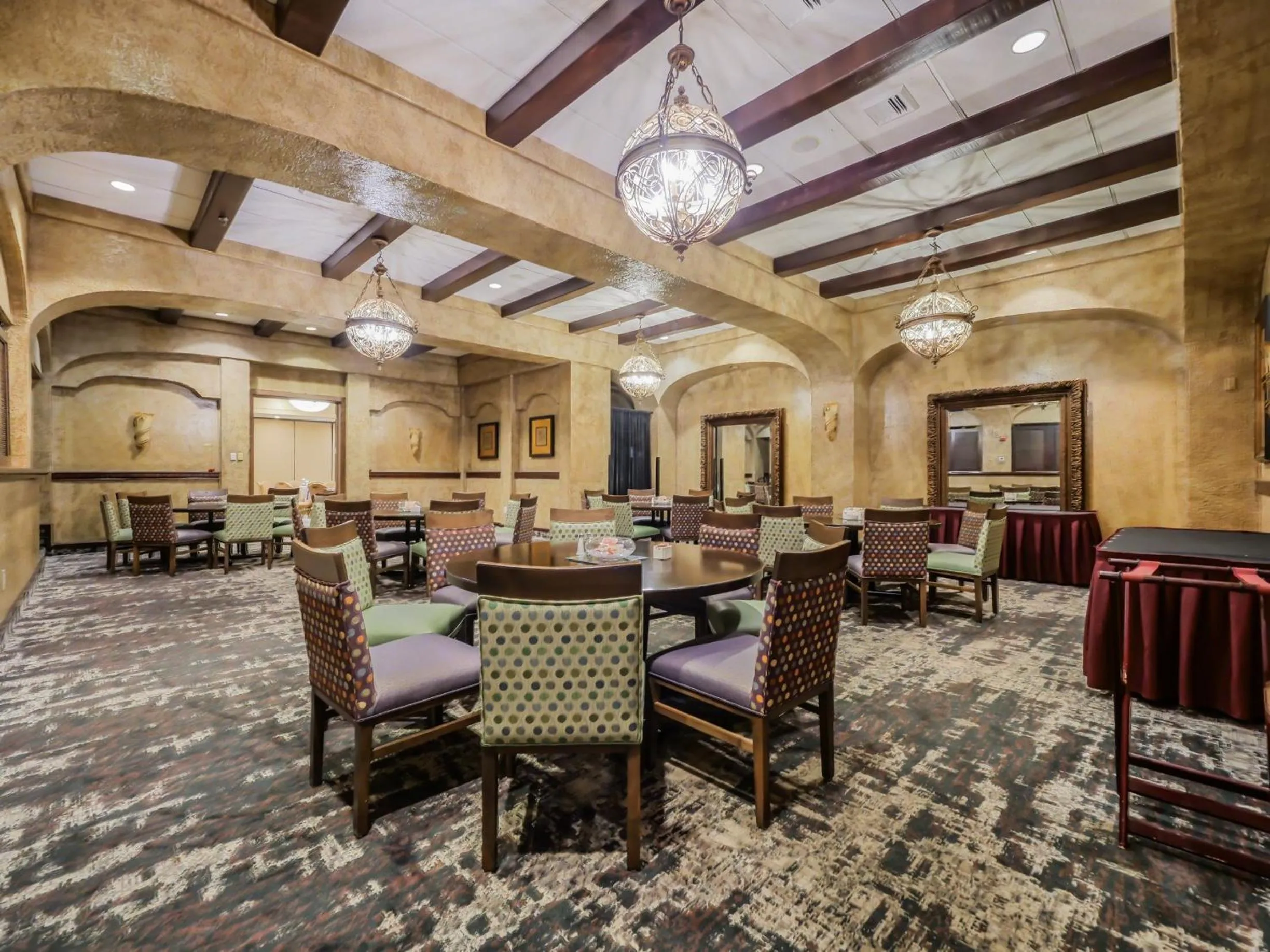 Restaurant/places to eat in Crowne Plaza Cleveland Airport by IHG