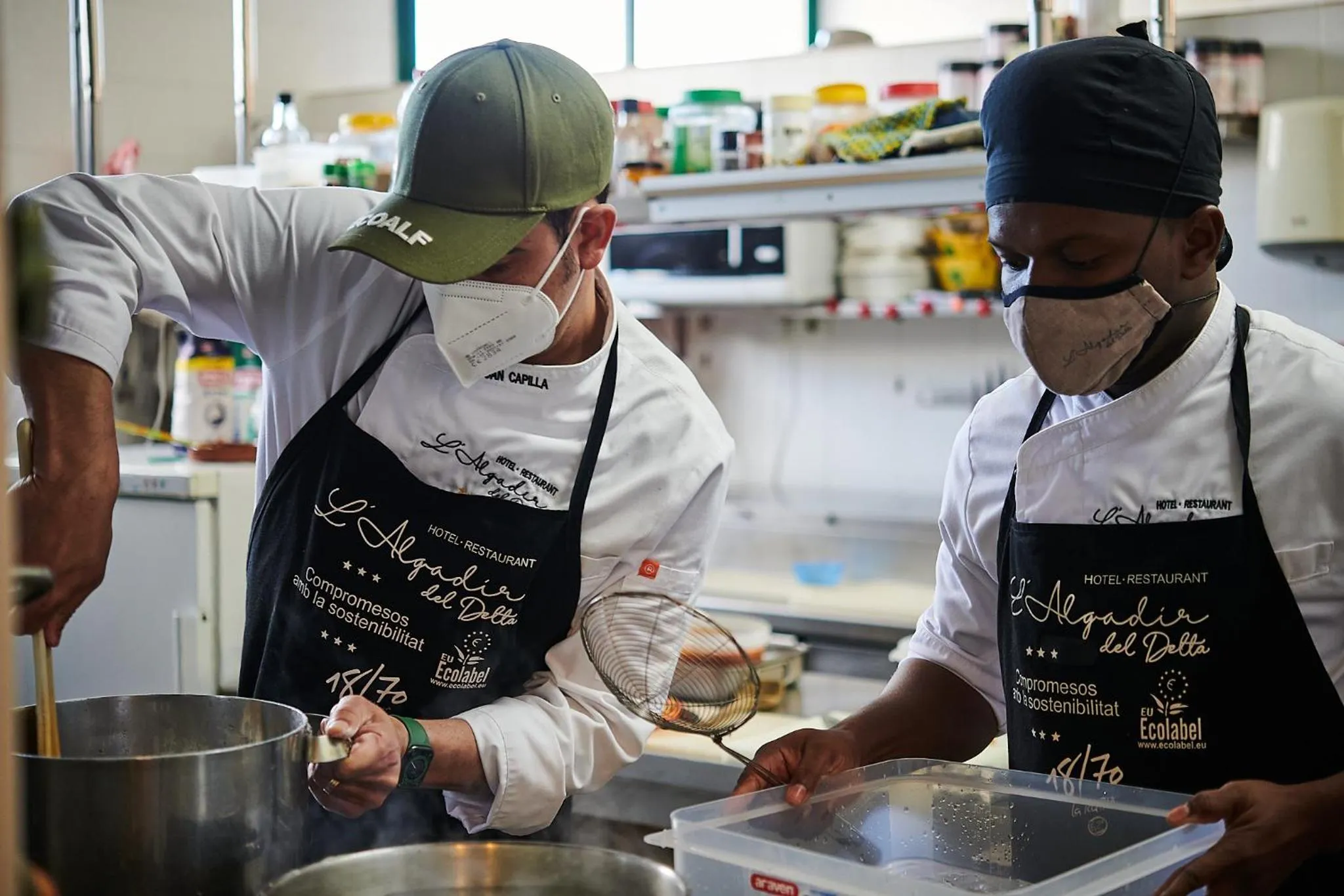 People in Hotel L'Algadir del Delta