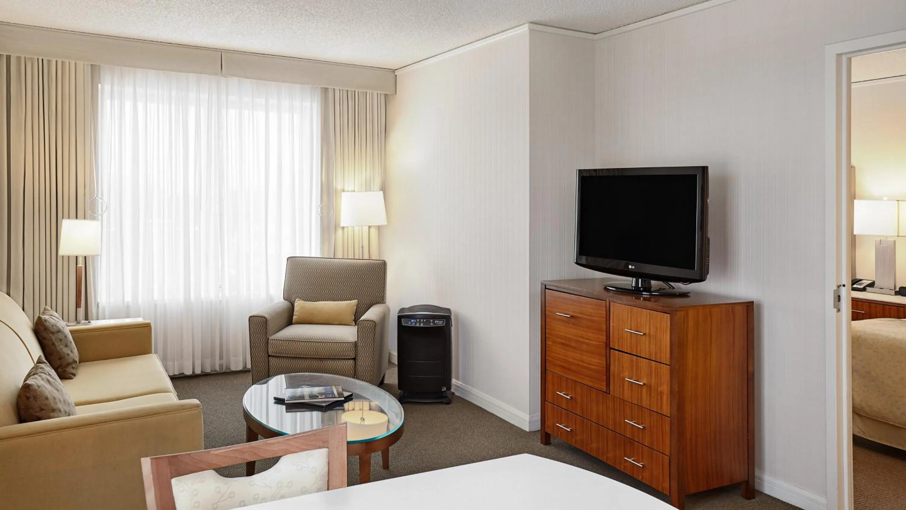 Photo of the whole room, Bed in InterContinental Suites Hotel Cleveland by IHG