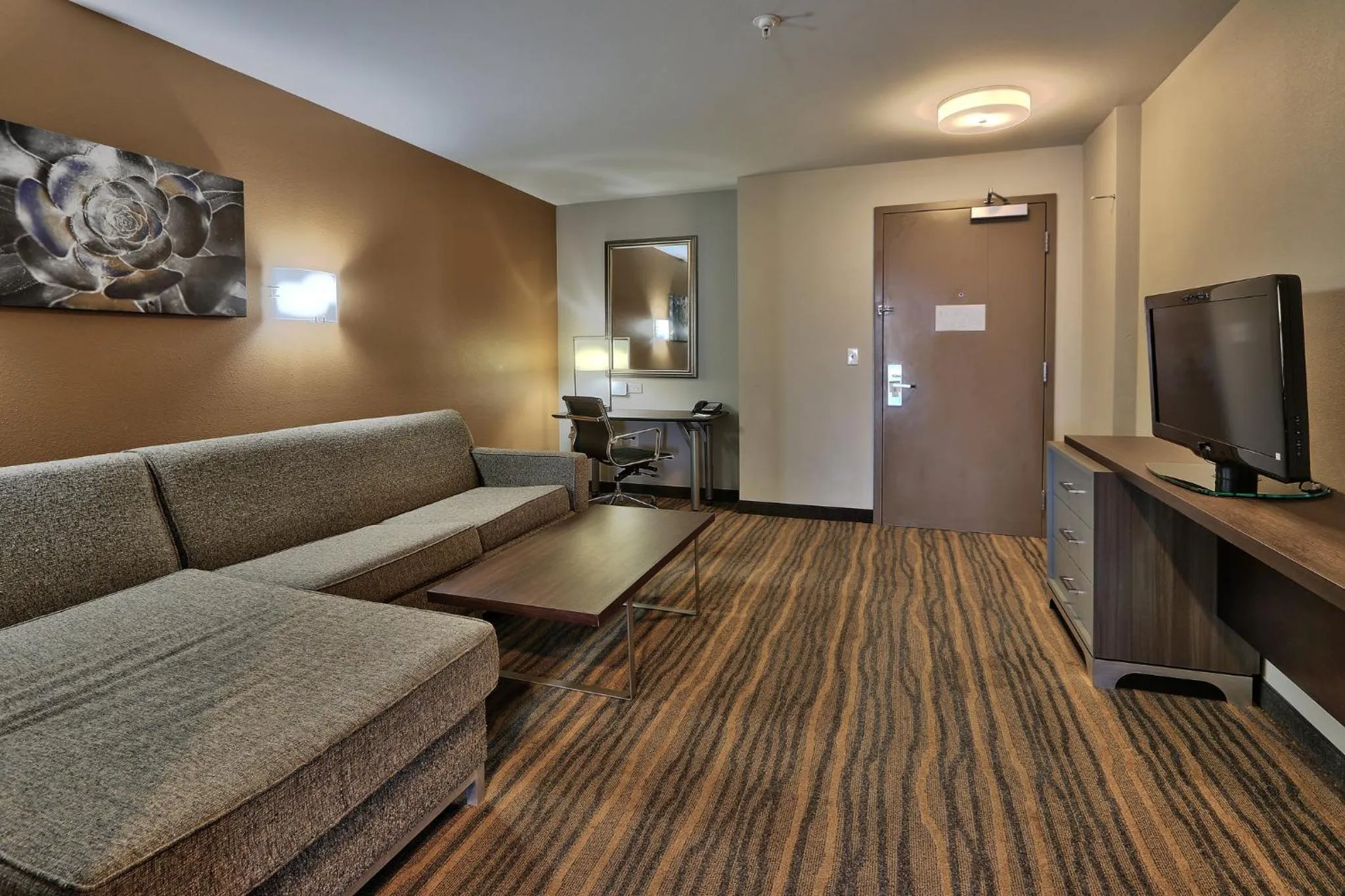 Photo of the whole room in Holiday Inn & Suites Albuquerque-North I-25 by IHG