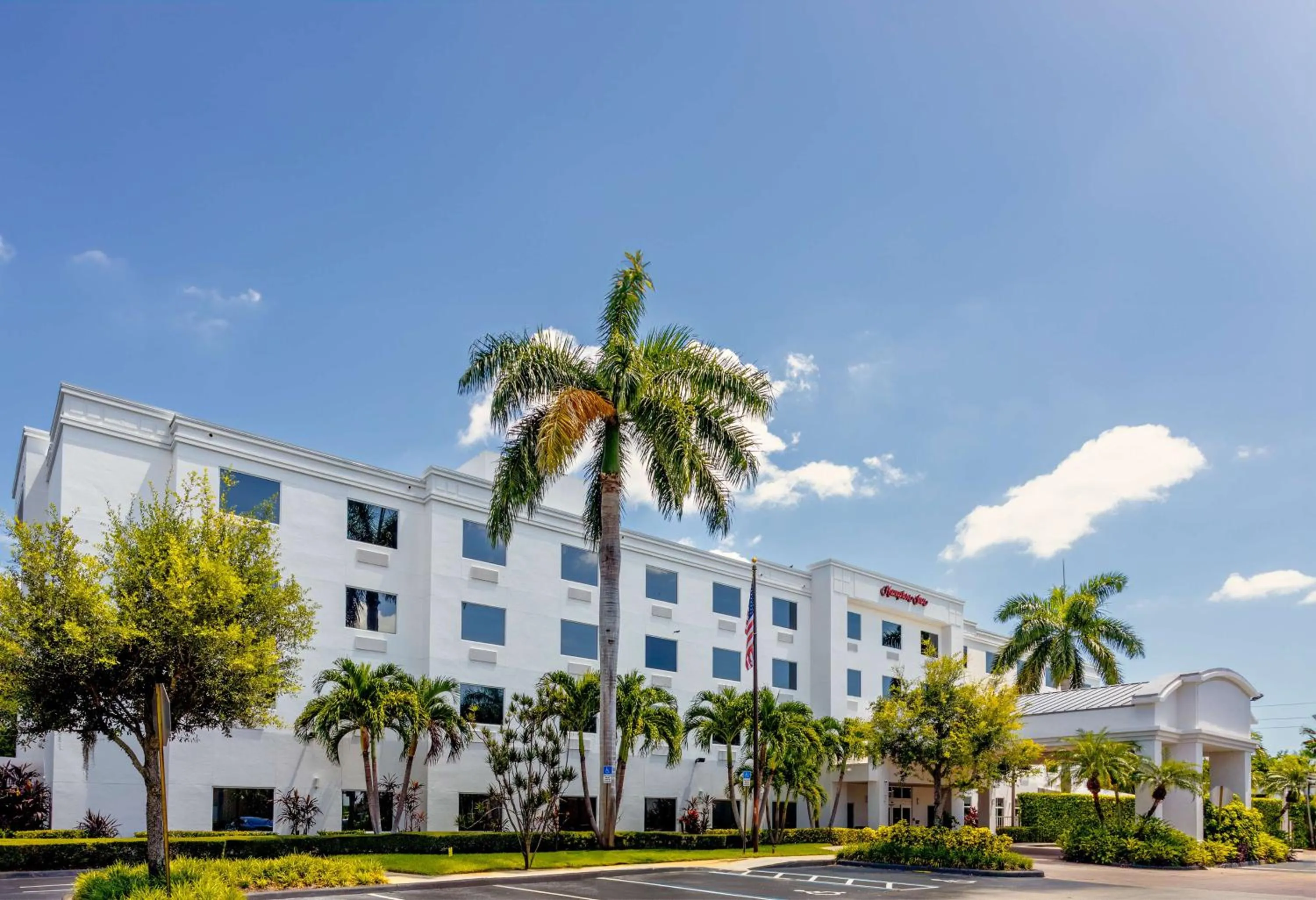 Property building in Hampton Inn West Palm Beach-Lake Worth-Turnpike
