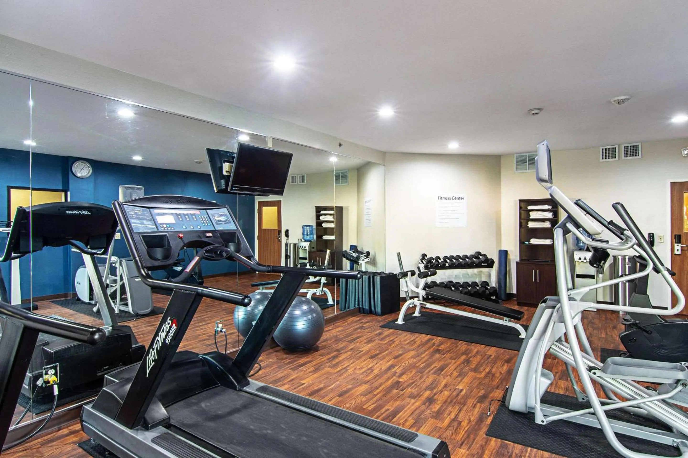 Fitness centre/facilities in Comfort Suites NW Dallas Near Love Field