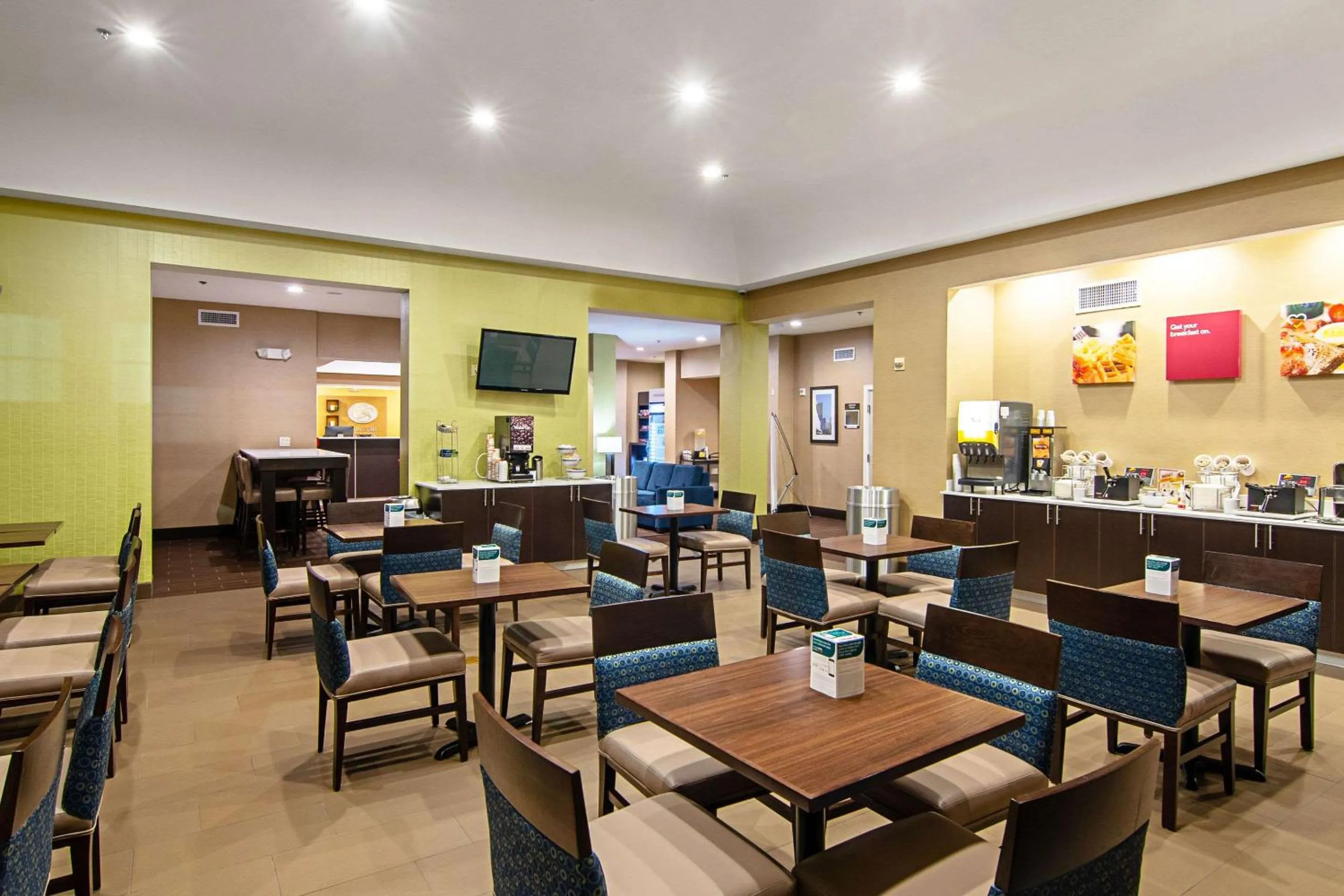 Restaurant/places to eat in Comfort Suites NW Dallas Near Love Field