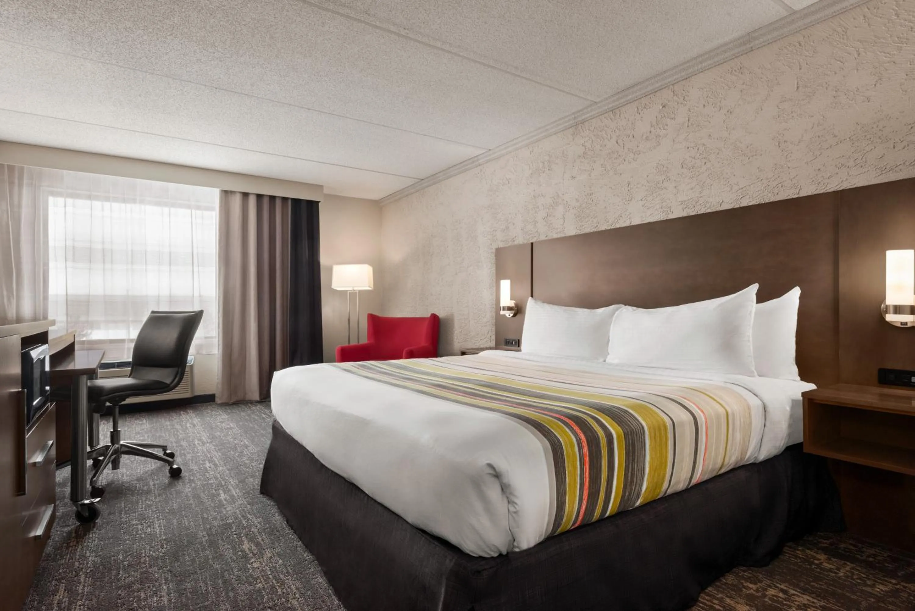 Photo of the whole room, Bed in Country Inn & Suites by Radisson, Mt Pleasant-Racine West, WI