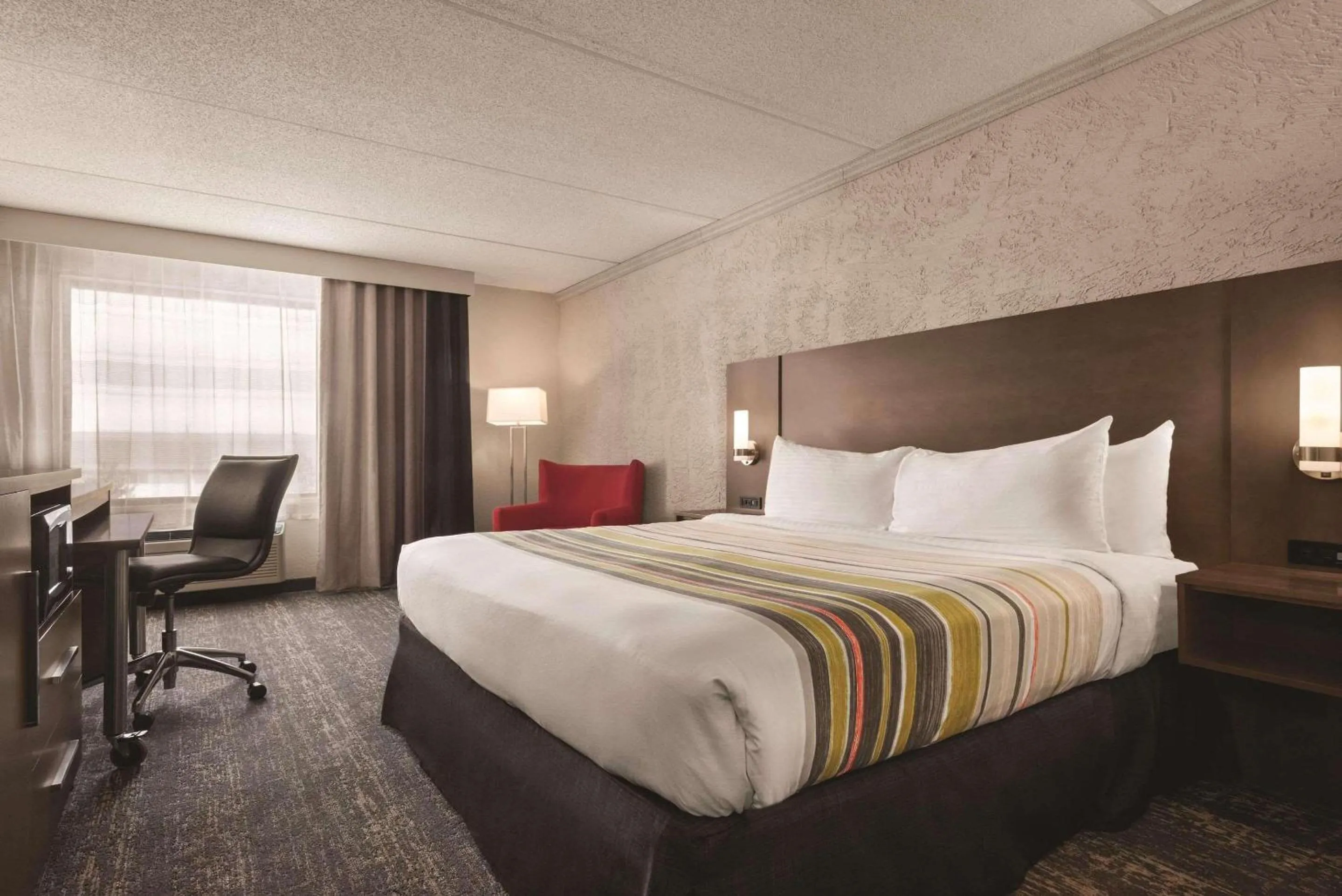 Bedroom, Bed in Country Inn & Suites by Radisson, Mt Pleasant-Racine West, WI