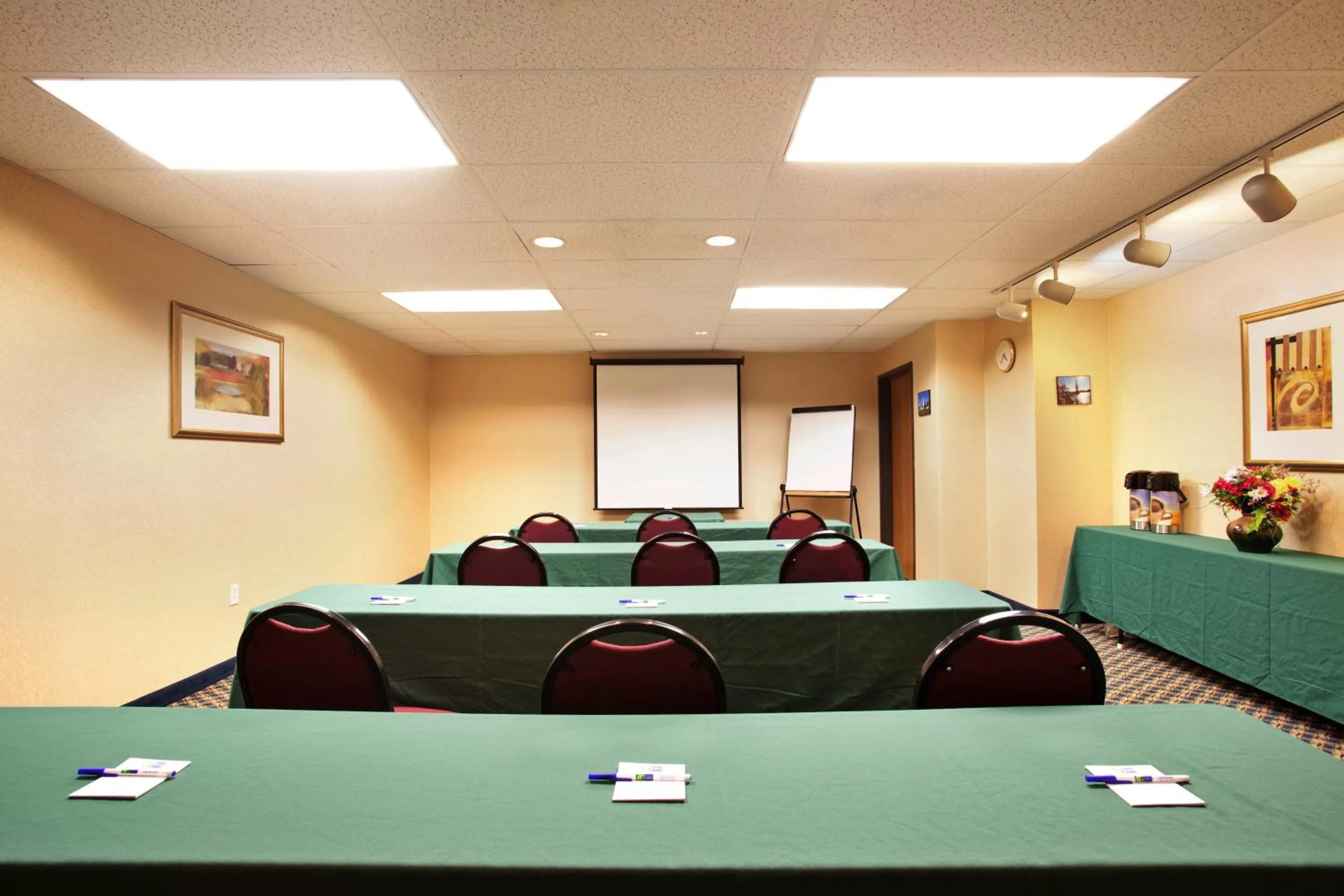 Business facilities in Country Inn & Suites by Radisson, Mt Pleasant-Racine West, WI
